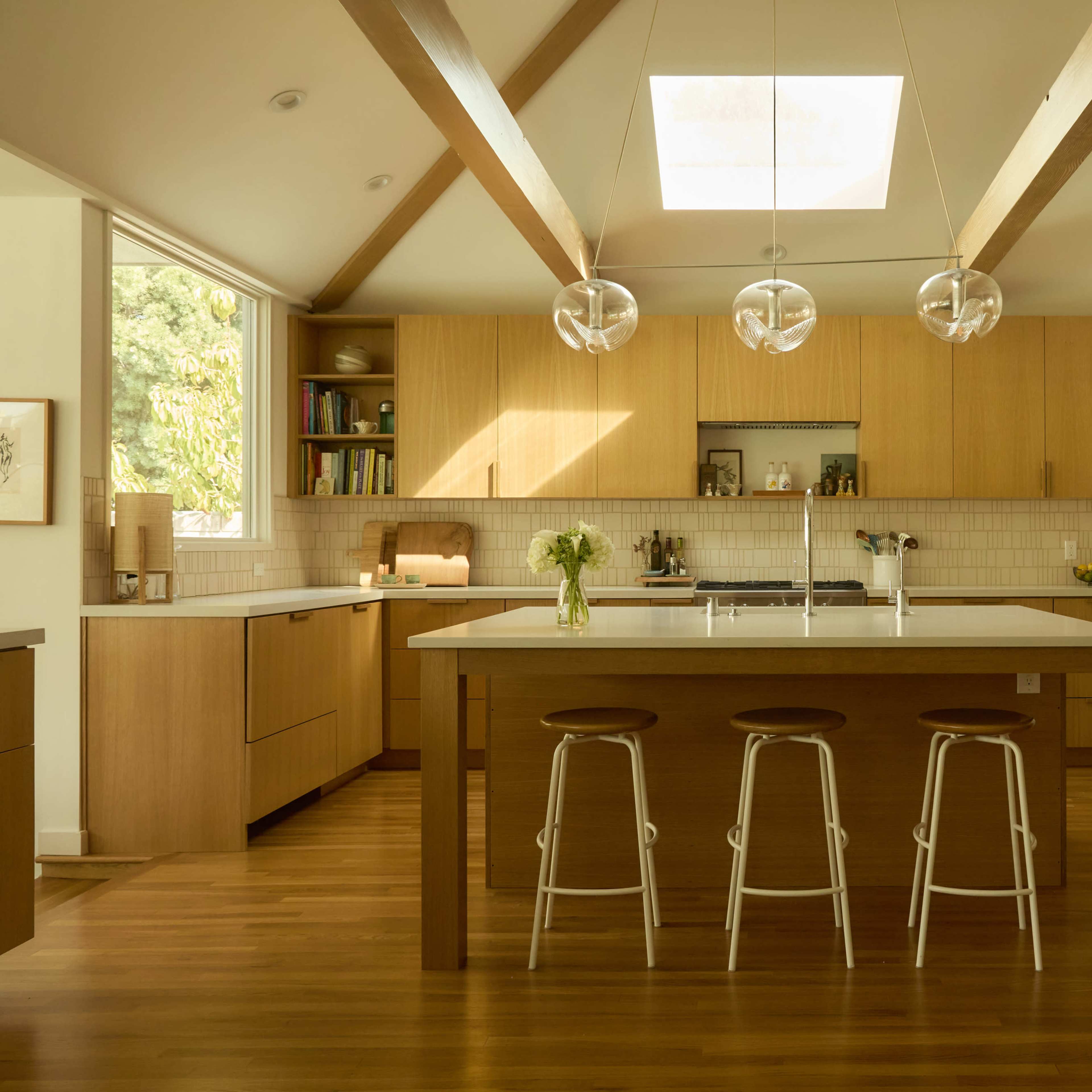 California Modern Home & Studio with Pool Image in Van Nuys, Los Angeles, CA