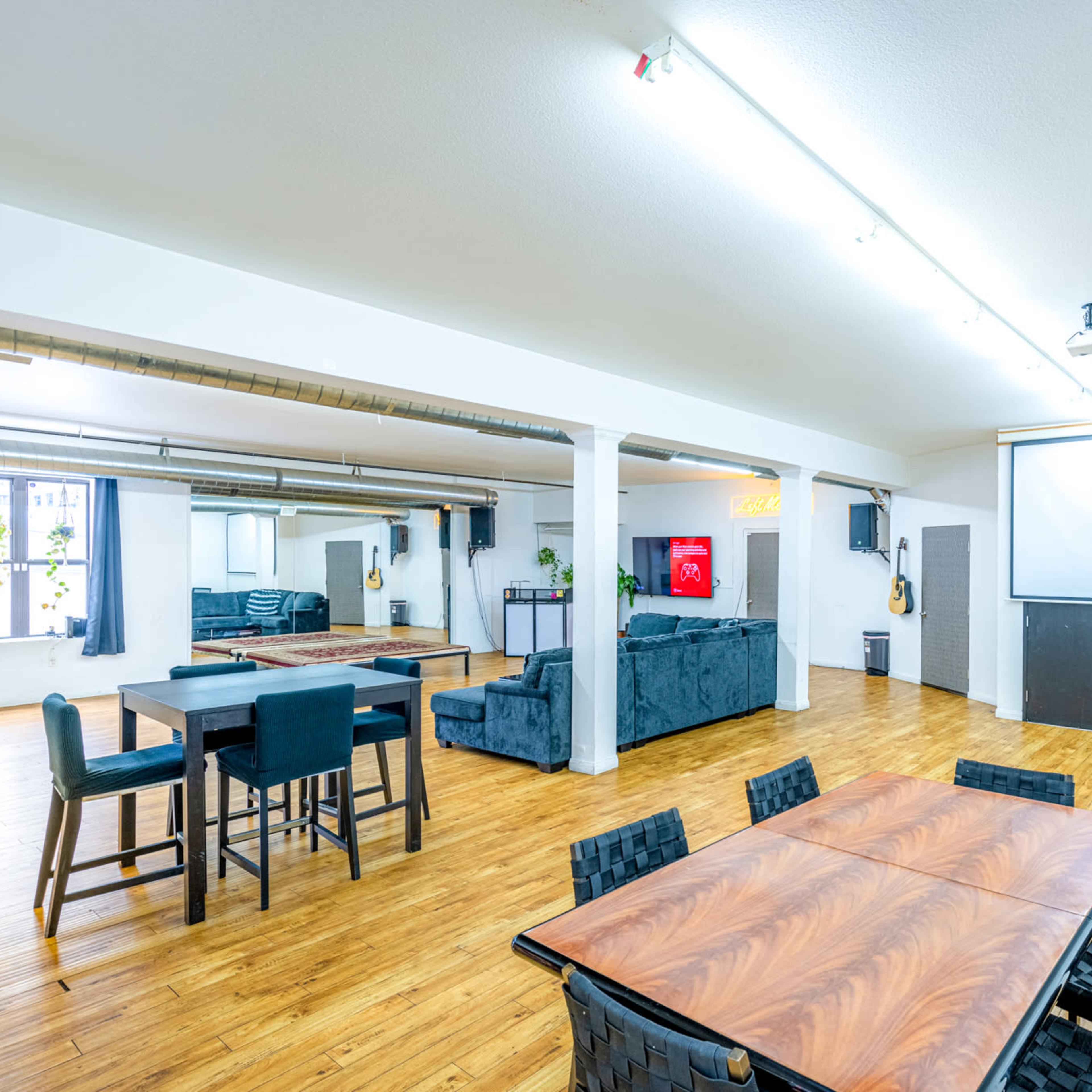 Bright and Inspiring Studio with Ample Space to Create and Collaborate Image in Central LA, Los Angeles, CA