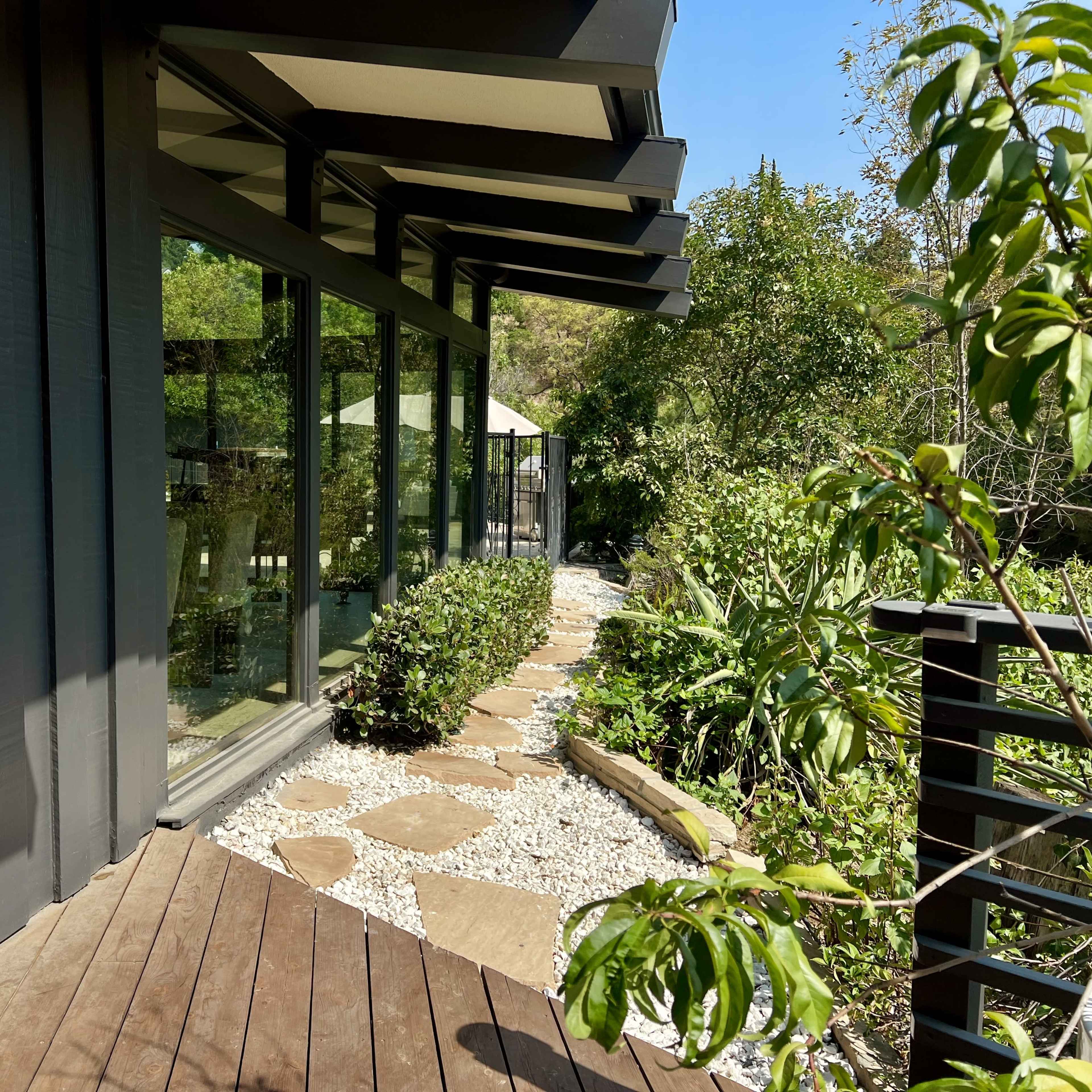 Mid-Century Modern House with Mountain Views Image in Studio City, Los Angeles, CA
