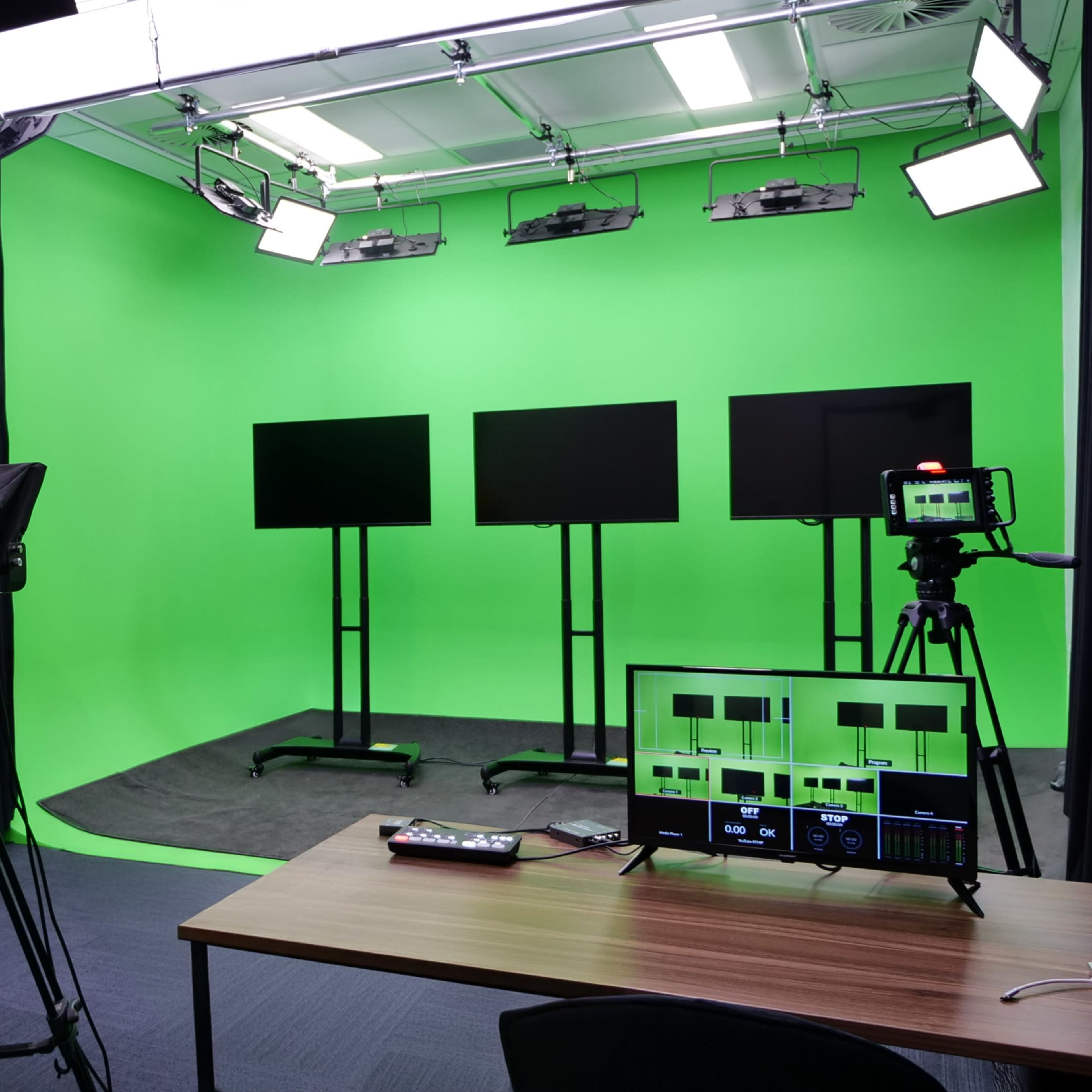 Sutherland Shire Green Screen Cyclorama Film & Photography Studio Image in Kirrawee, Sydney, NSW