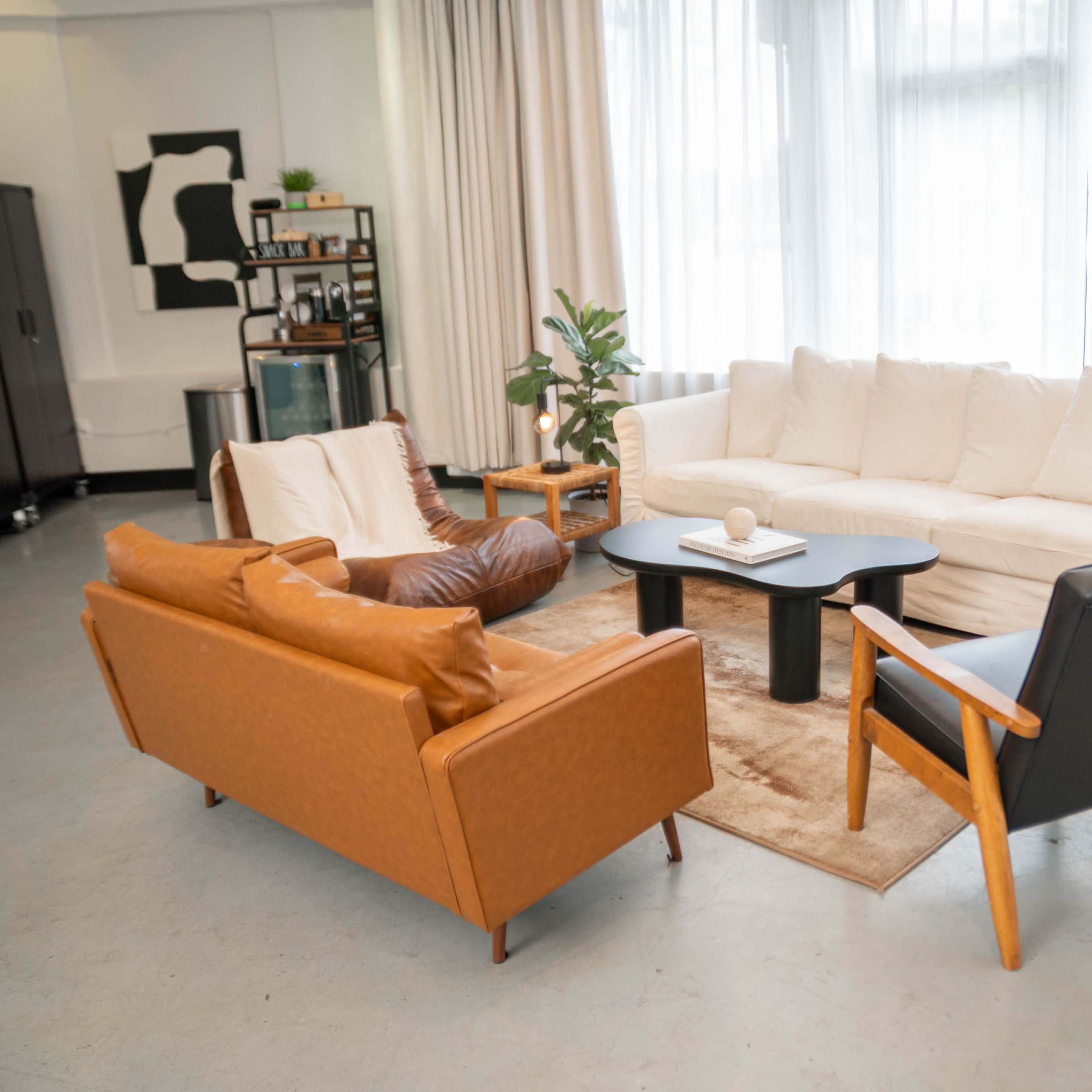 Miami Studio with Natural Light Image in Liberty City, Miami, FL