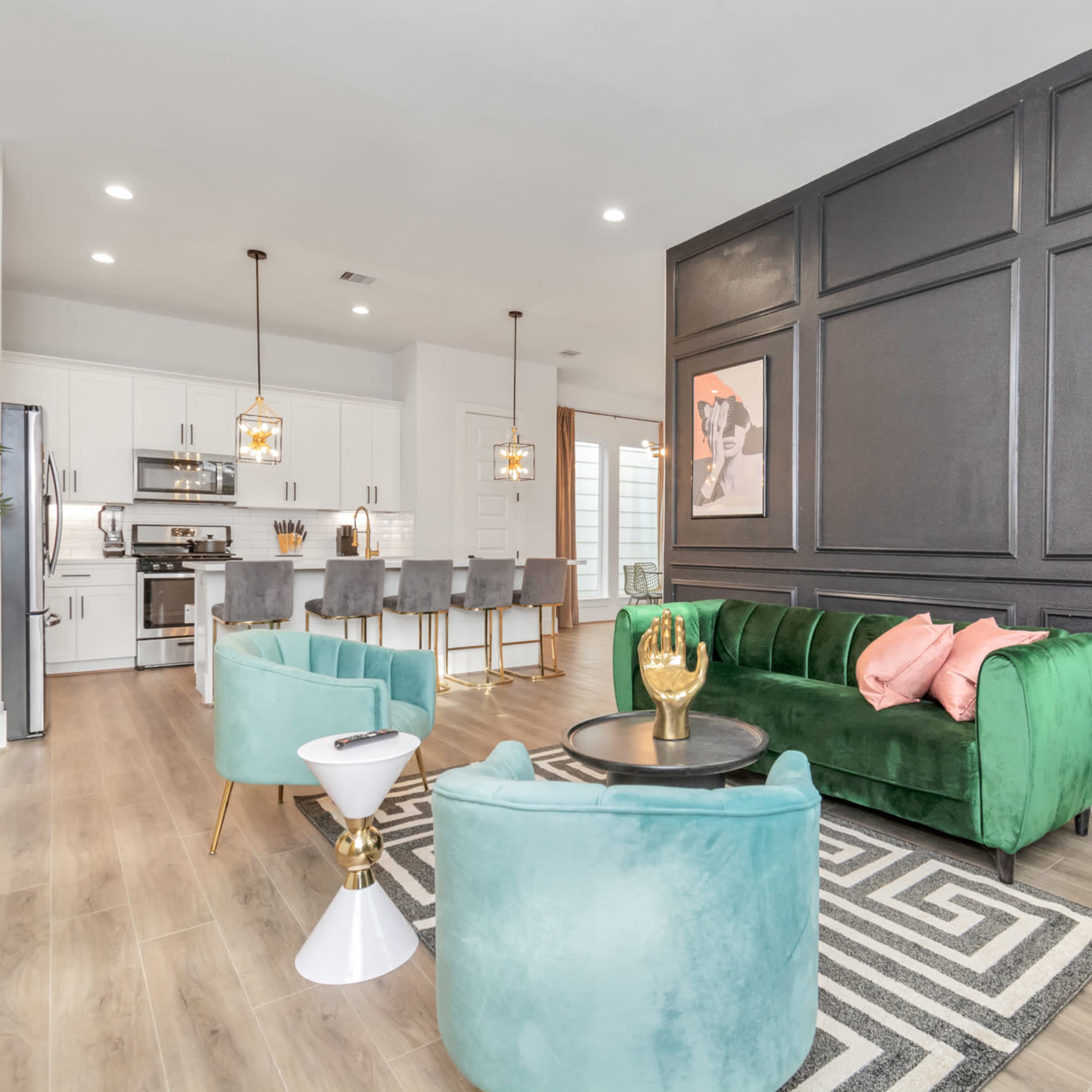 Great home for content creation, podcast, photoshoots Image in Greater Third Ward, Houston, TX