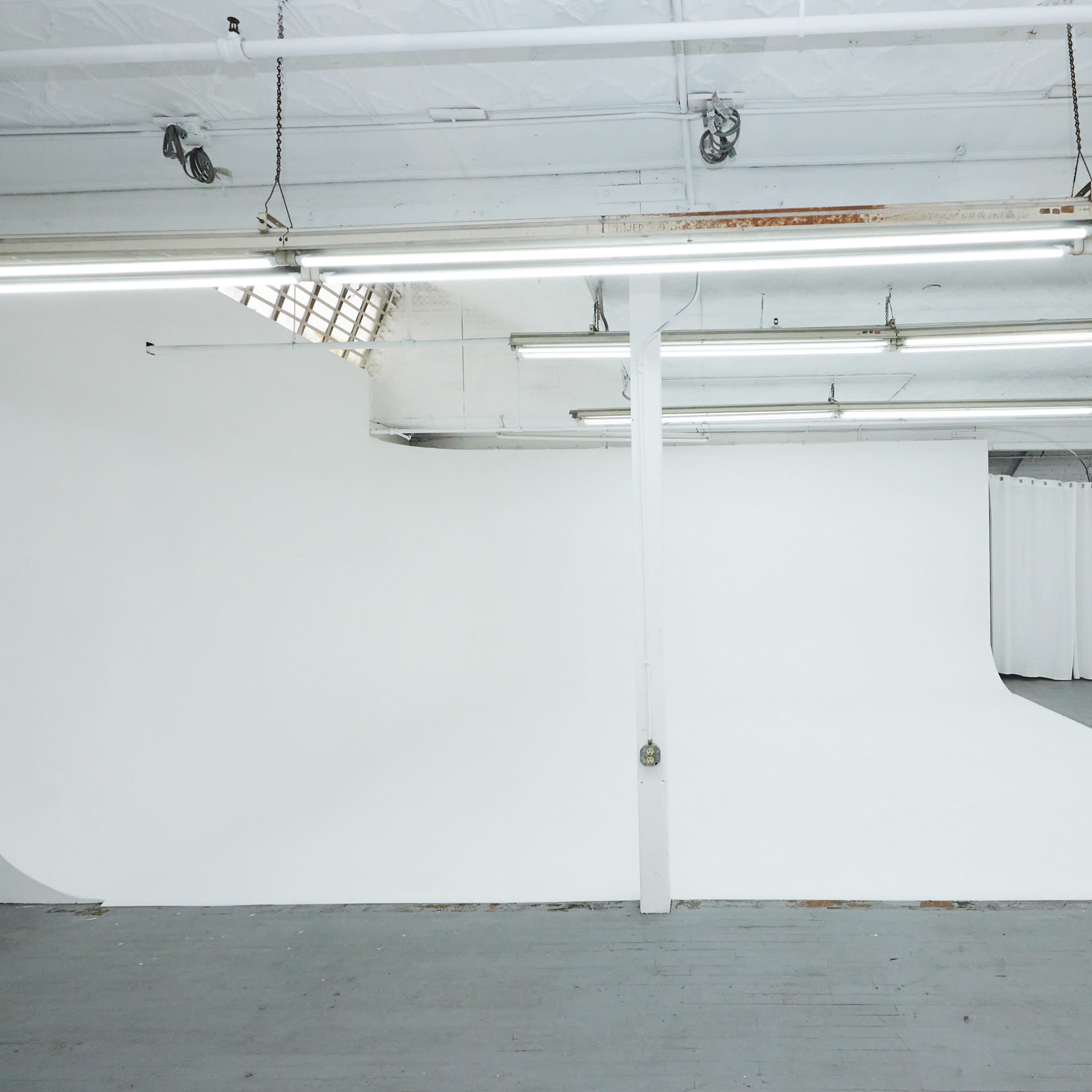 Large Corner Cyc Photo/Video Studio + Gear available Image in Central LA, Los Angeles, CA