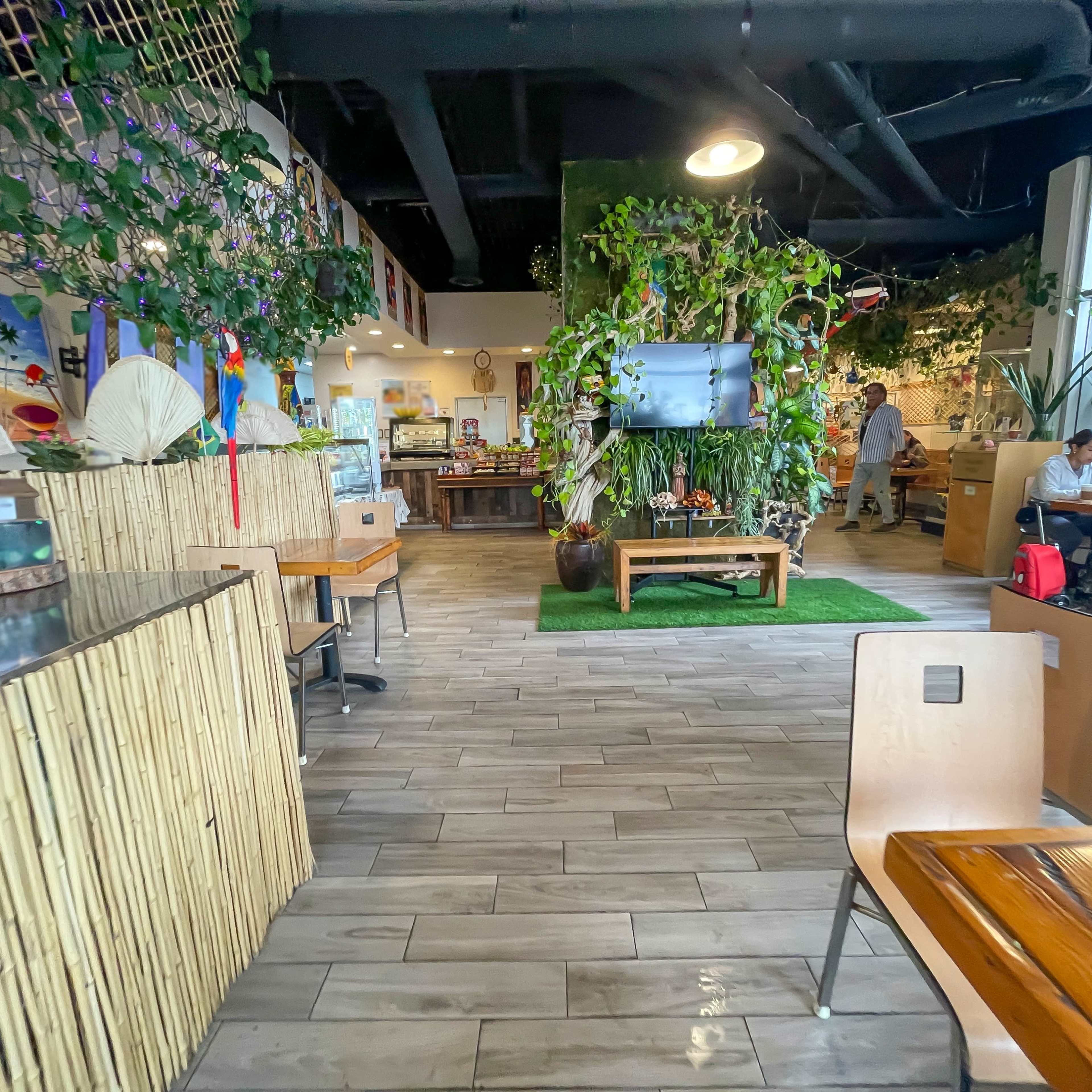 Spacious Tropical Cafe Image in North Hollywood, Los Angeles, CA