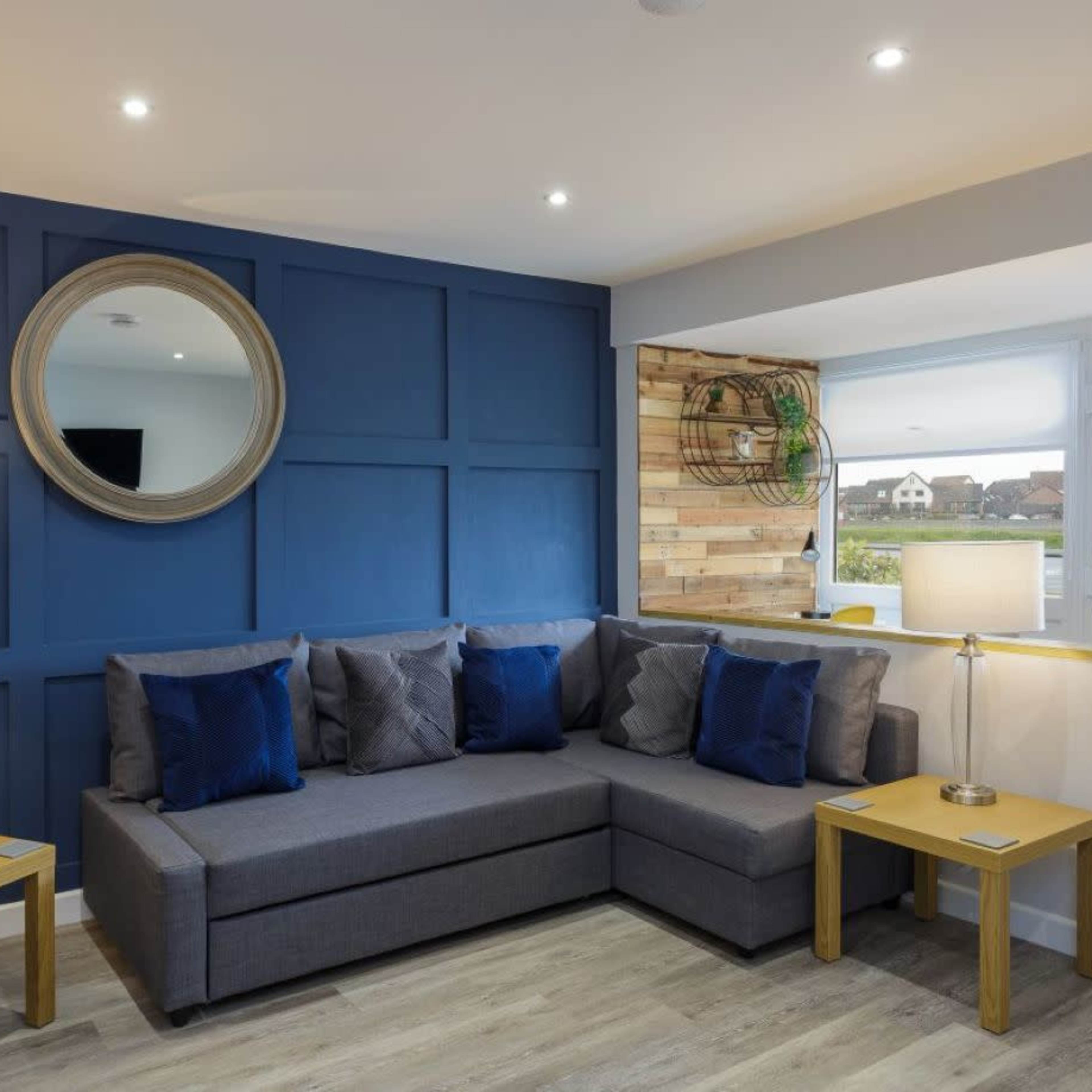 Castle View-2 BR Stylish House Port Solent & views Image in Portsmouth, Portsmouth, England