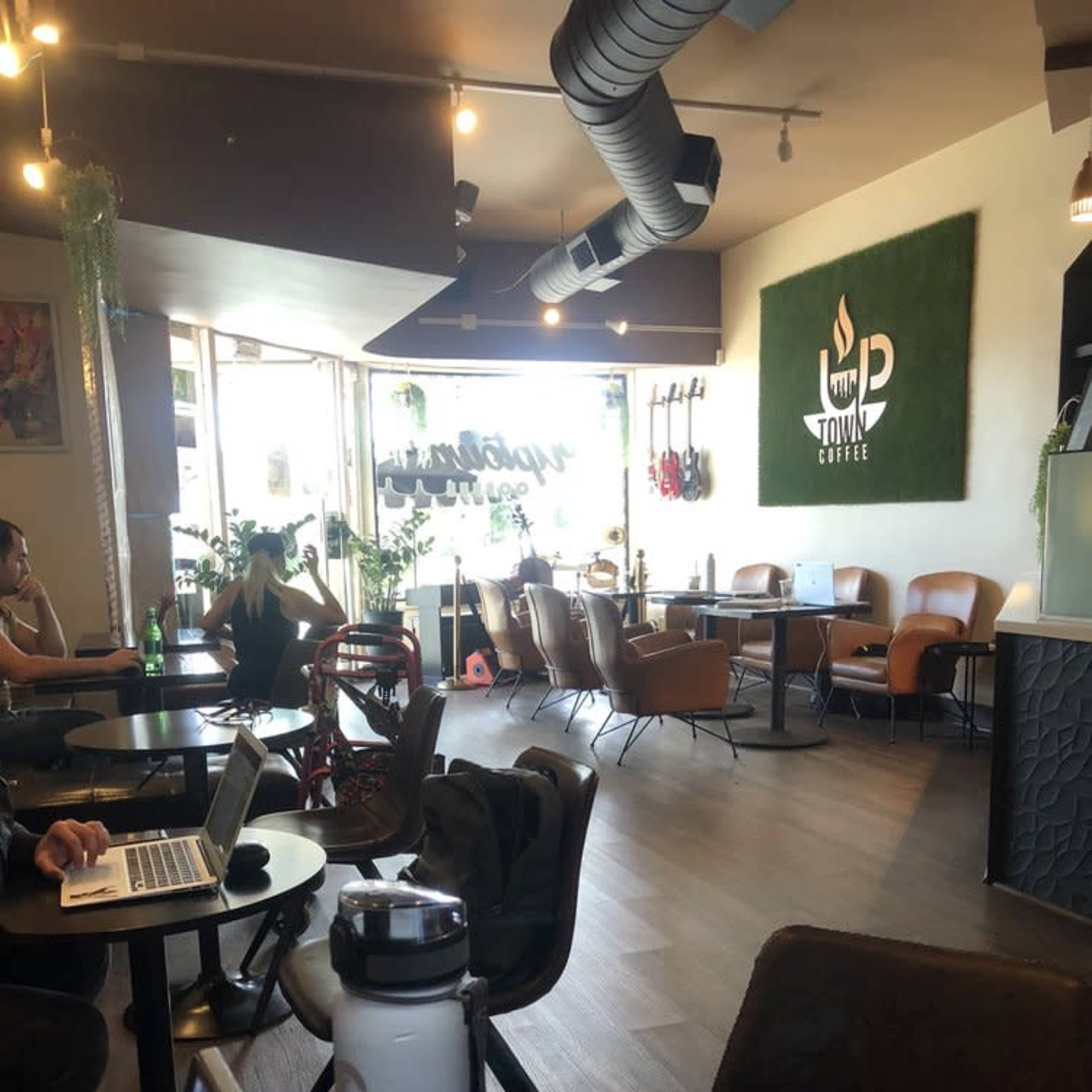 Roomy Coffeeshop Image in Grandview, Glendale, CA