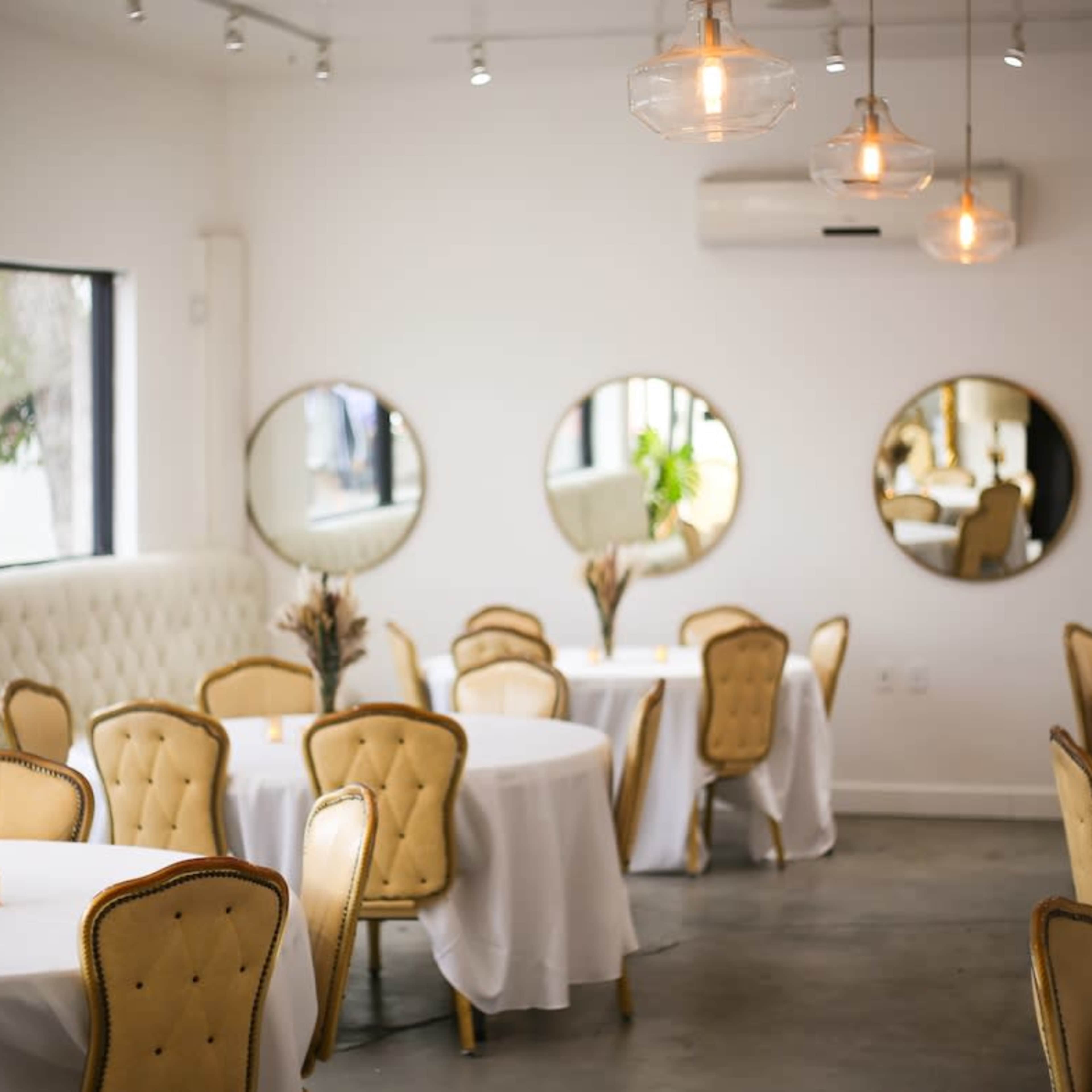 Elegant Banquet Room in Long Beach – Baby Showers, Bridal Showers, Birthdays Image in California Heights, Long Beach, CA