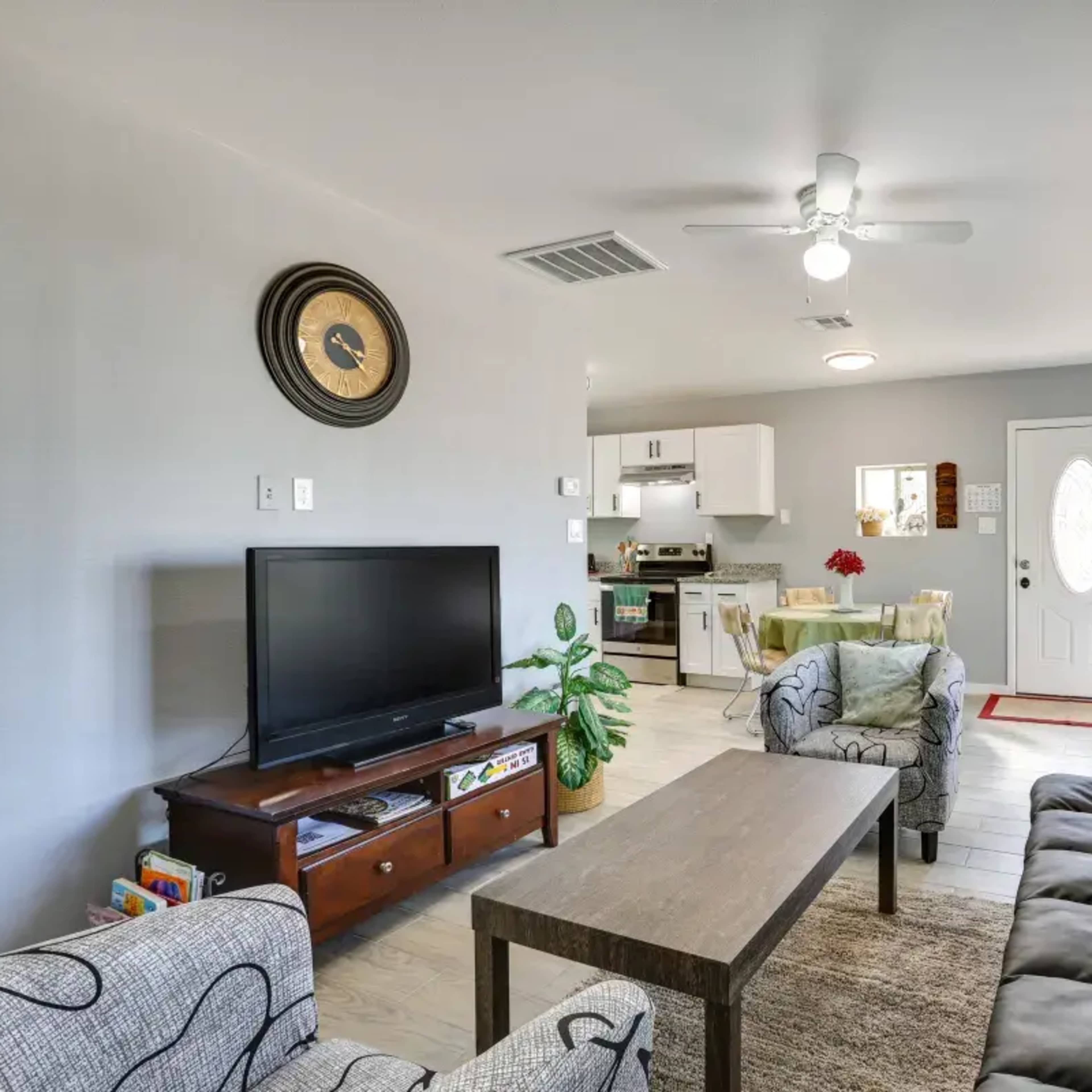 2bedroom/1 bathroom/1 kitchen suite in a quite neighborhood. Image in Glendale, Glendale, AZ