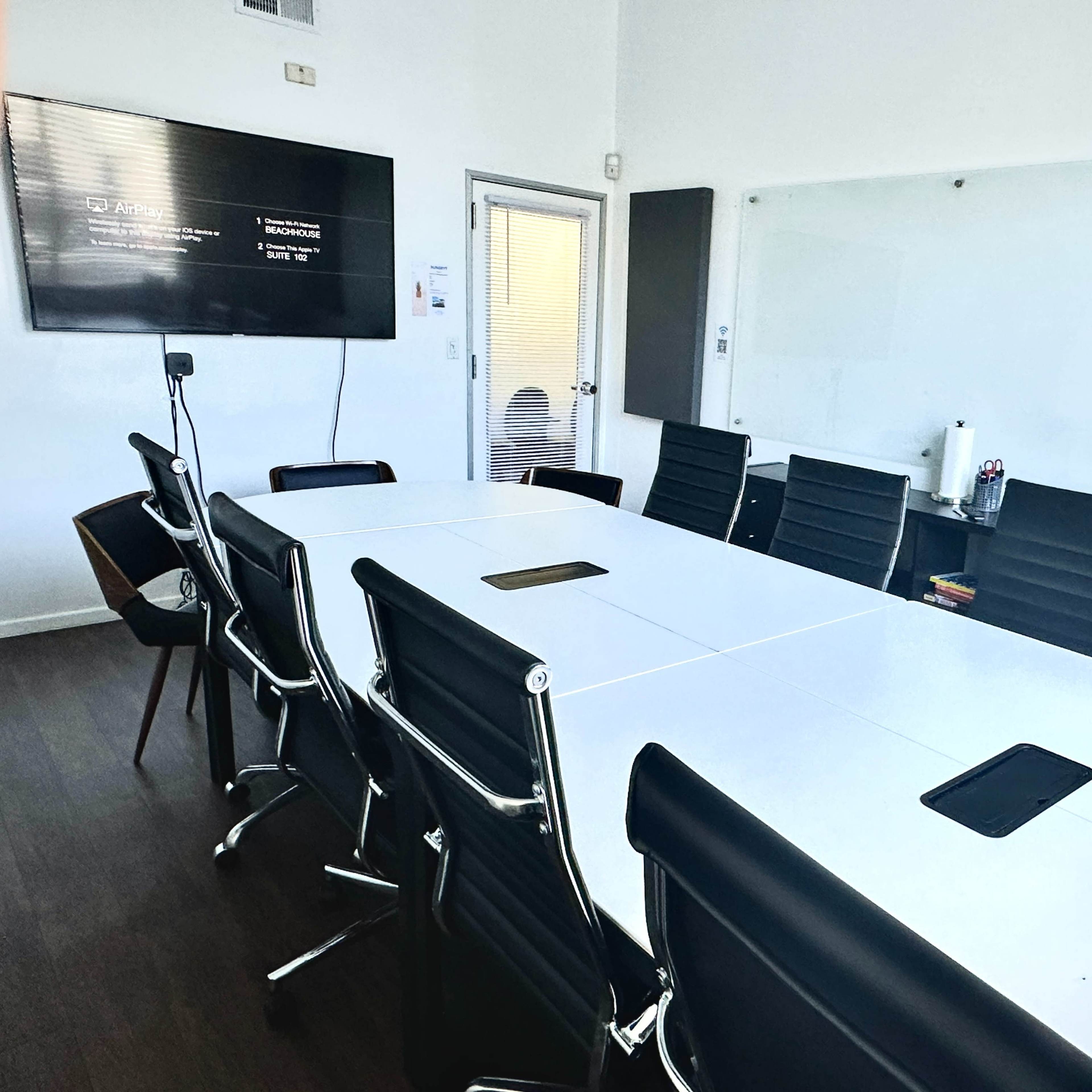 Medium Team Office with lot's of Natural Light Image in Ocean Park, Santa Monica, CA