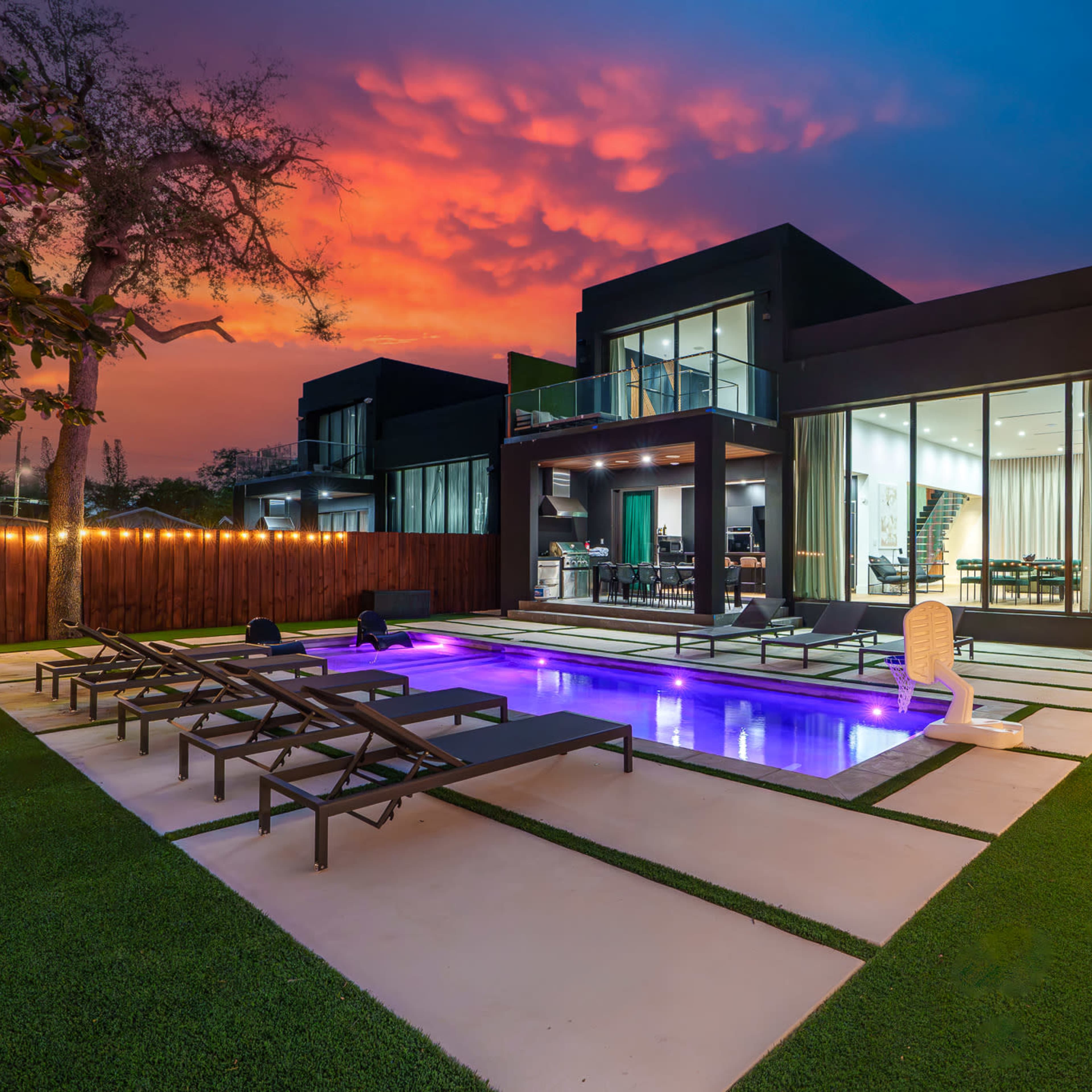 6-Bedroom Bliss: Miami's Hidden Gem Image in Miami, Miami, FL