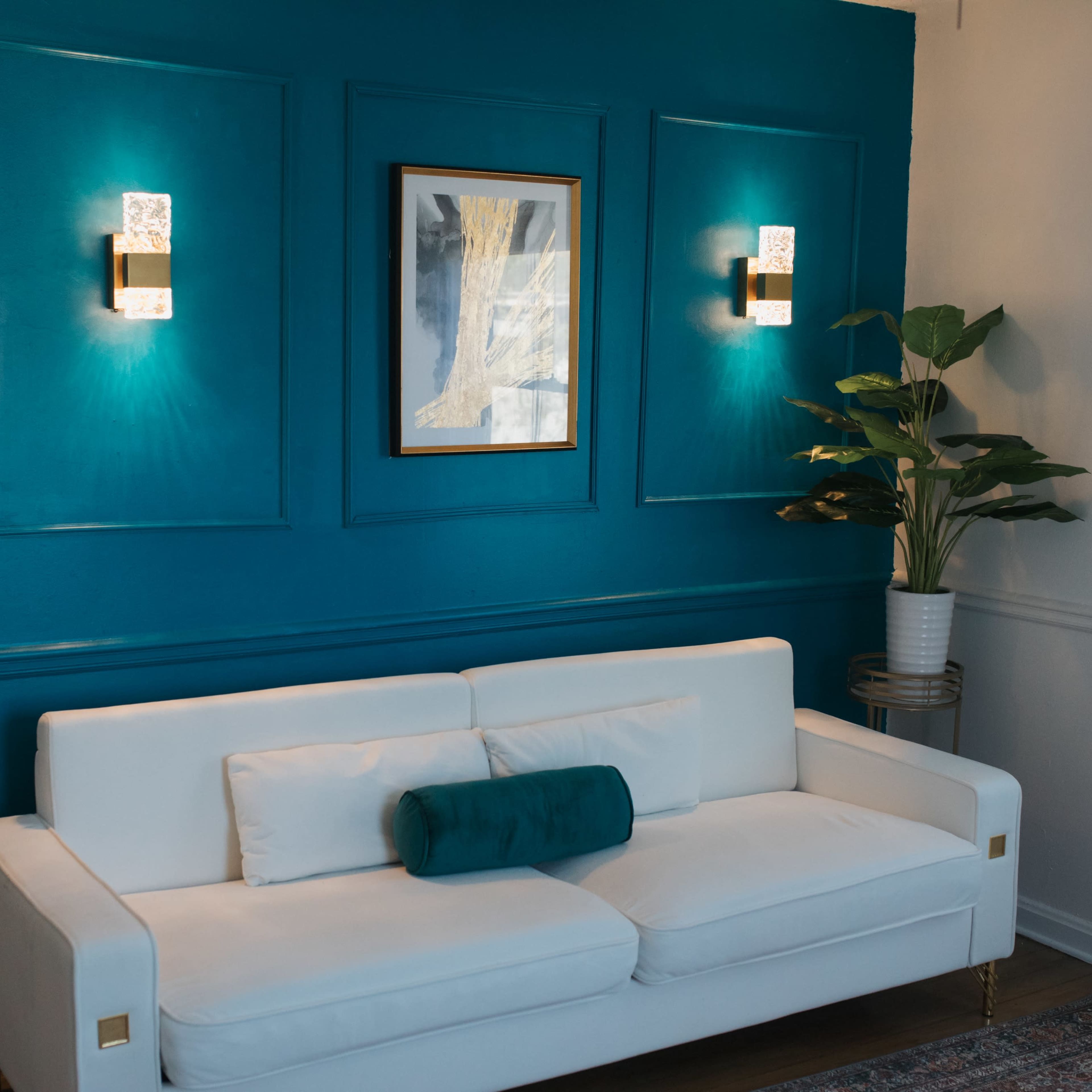 Elegant, Chic Lounge for Content Creation, Photoshoots, and Meetings Image in Marietta, Marietta, GA
