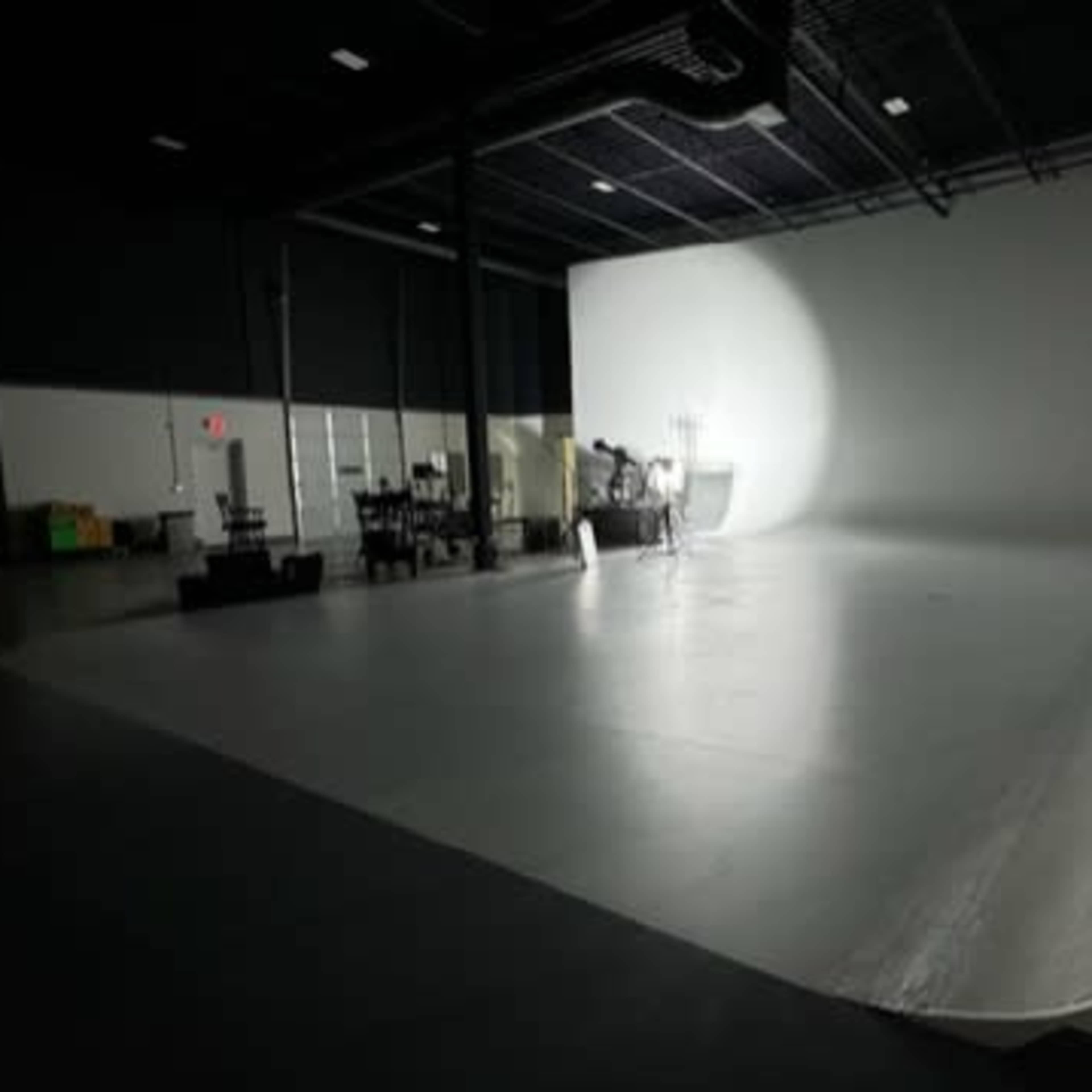 Commercial Studio | 45x45 Seamless  CYC | Drive-In Acces| Pro Gear Available Image in West Bloomington, Bloomington, MN
