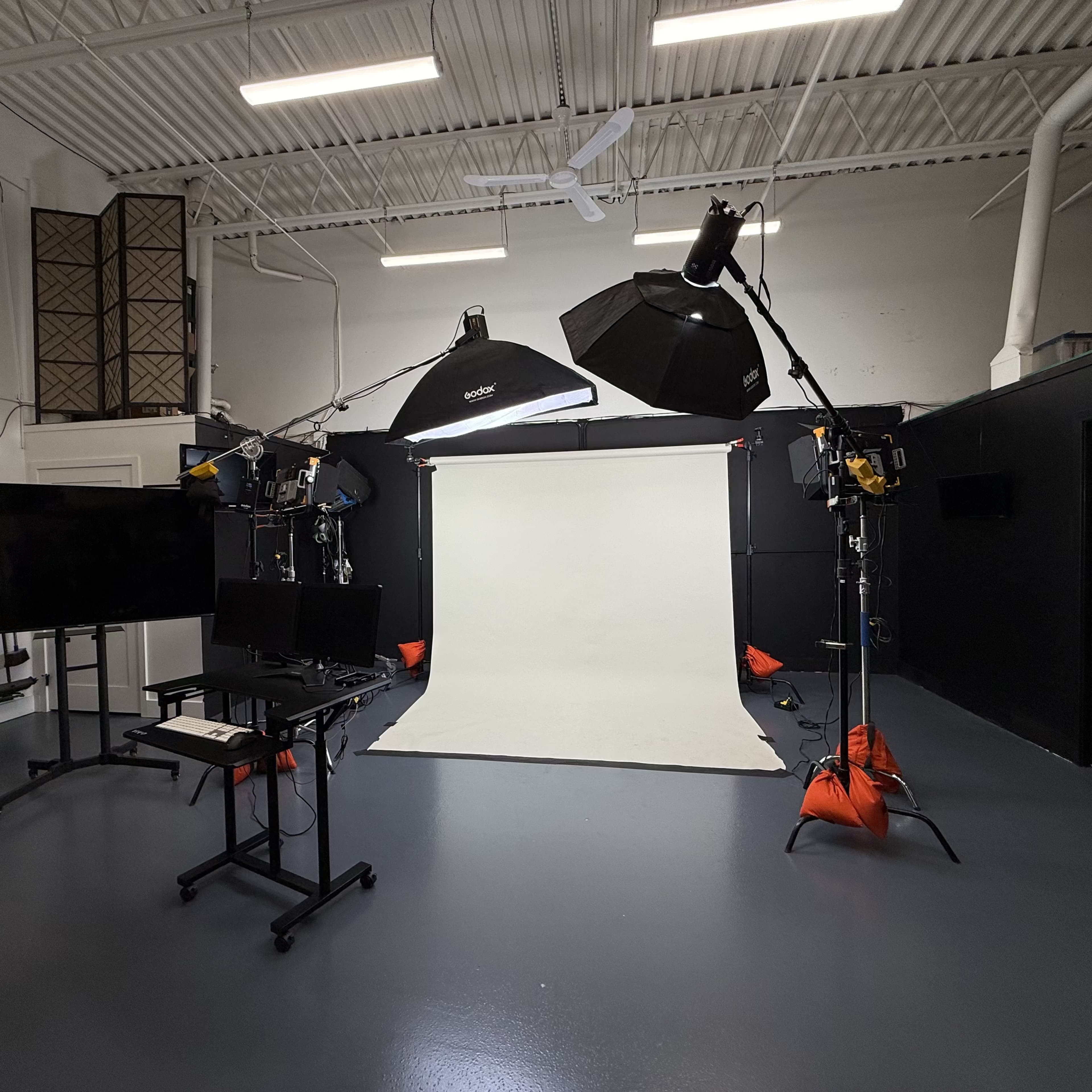 Small "Black Box" studio for tabletop or model work Image in Clawson, Clawson, MI