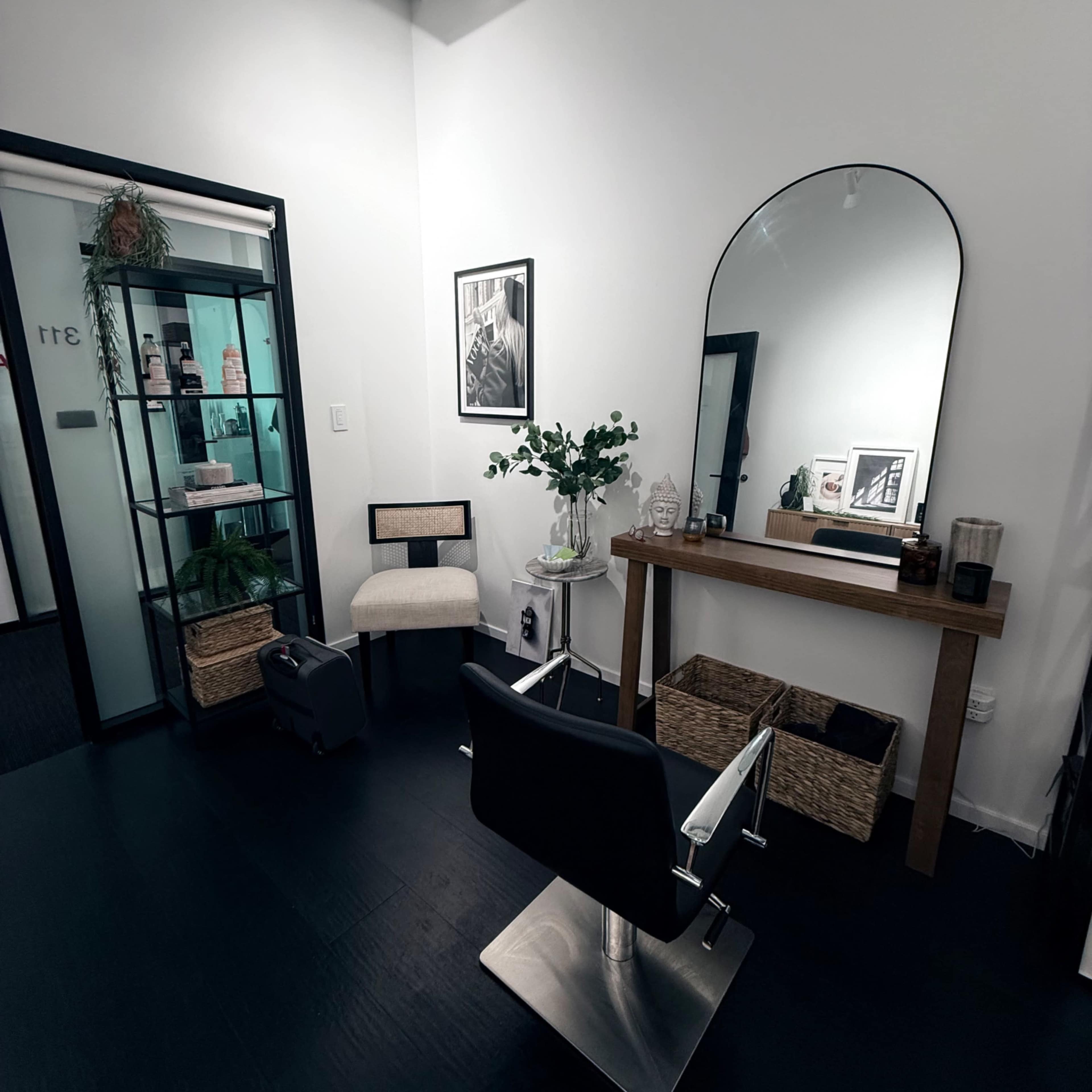 Modern Luxury Private Hair Studio Image in Central LA, West Hollywood, CA