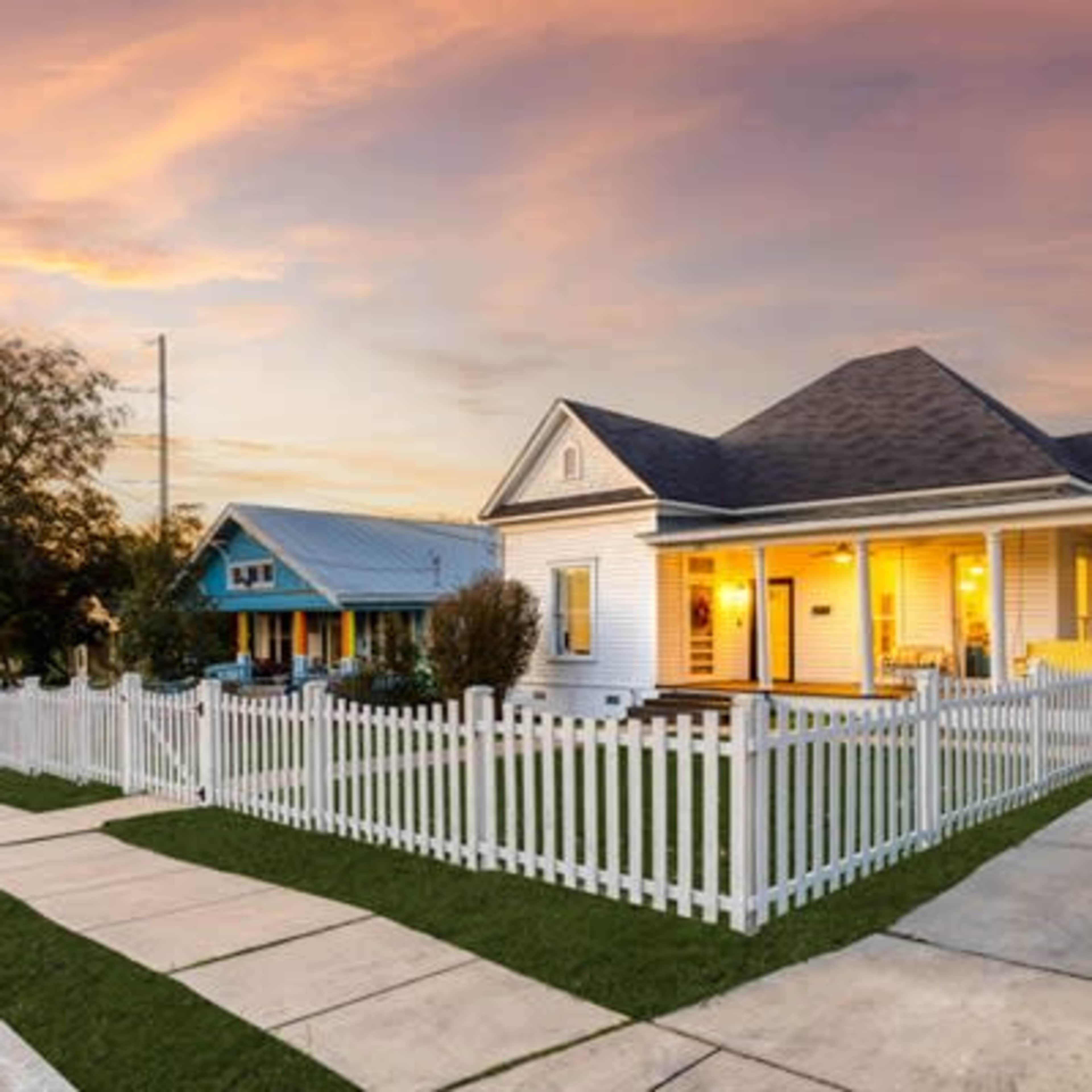 1M to Riverwalk & DT ~ BBQ⭐Arcades⭐Family Fun (DT San Antonio) Image in Dignowity Hill, San Antonio, TX