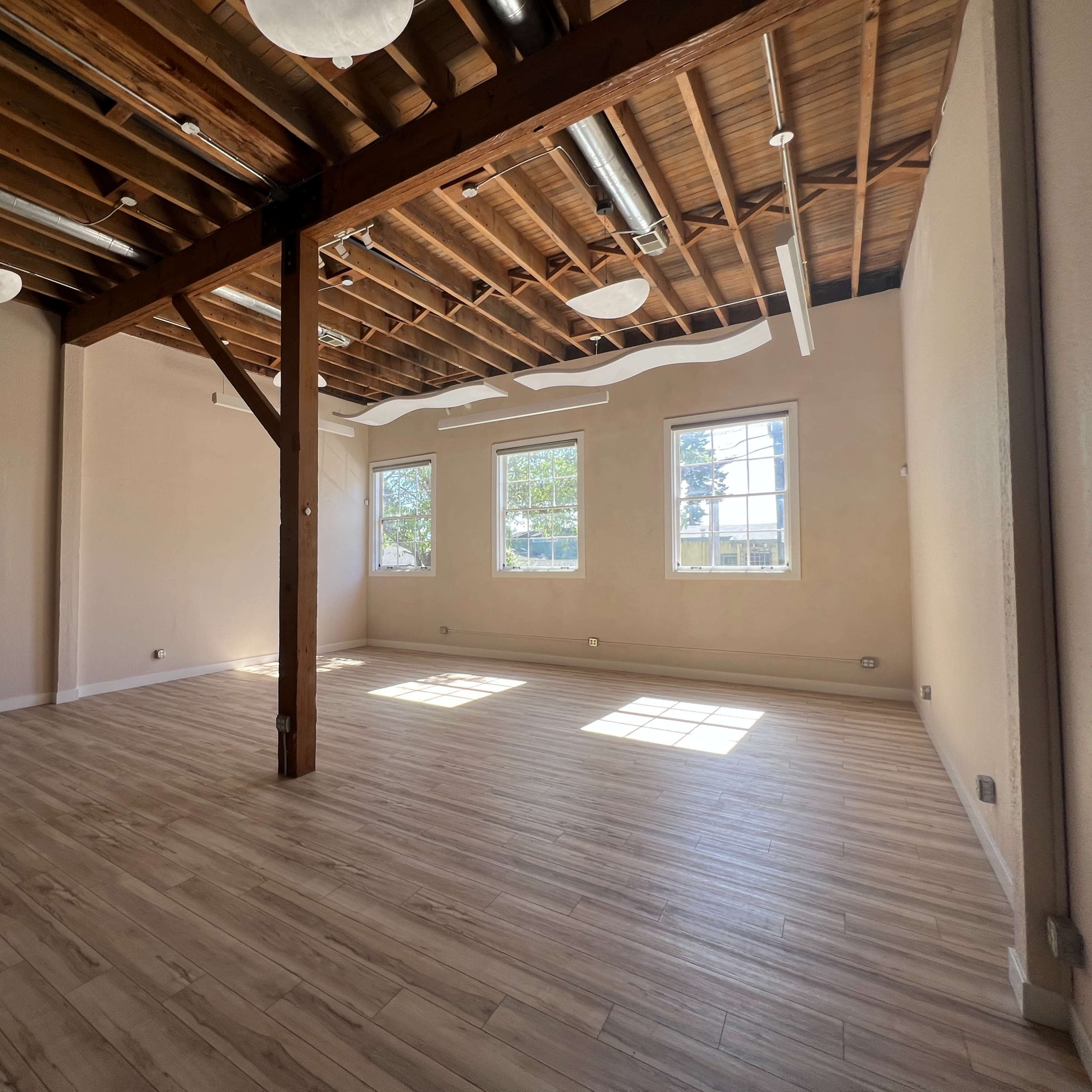 Serene Parkside Studio with Natural Light Image in Poets Corner, Berkeley, CA