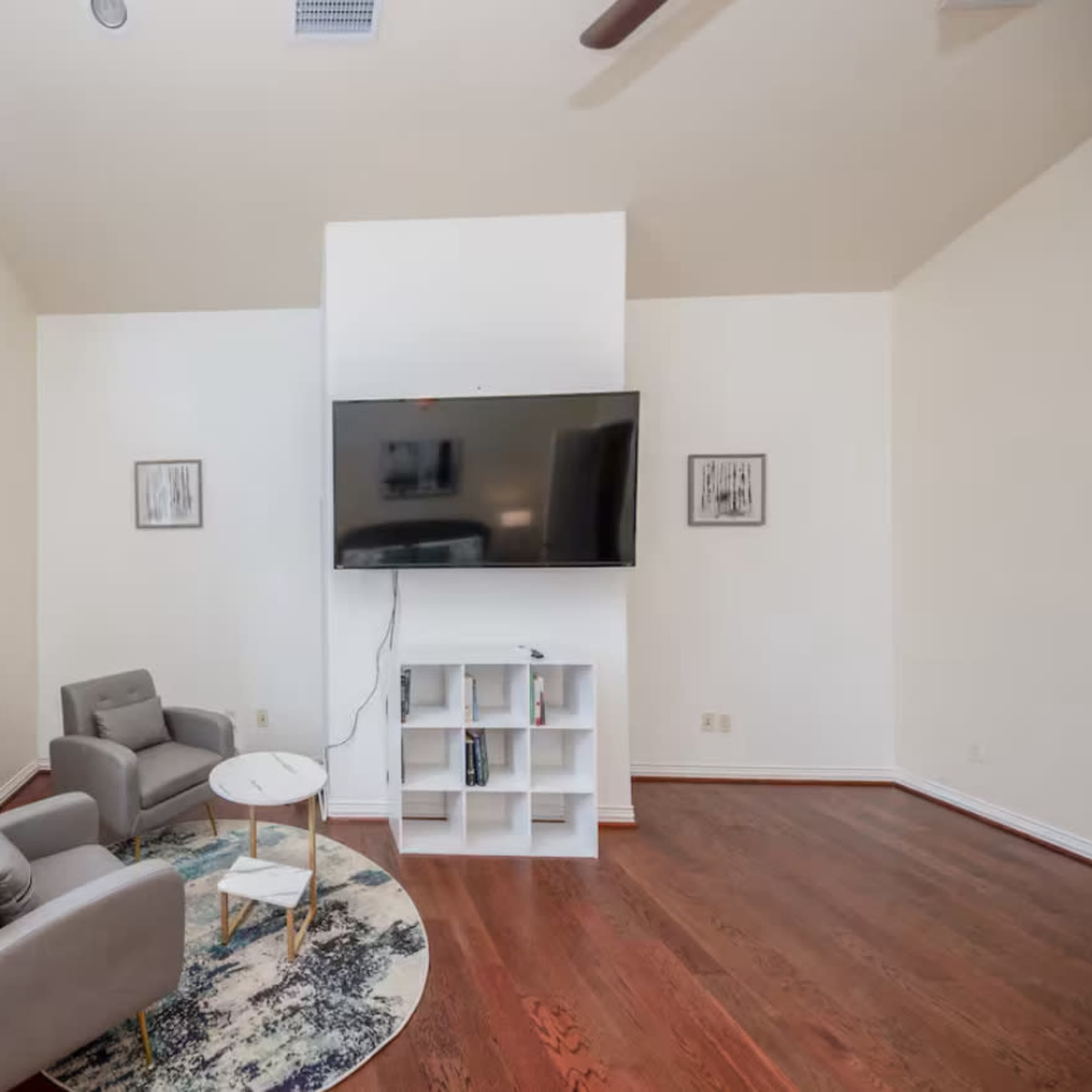 Elevated Escape Image in South Central Houston, Houston, TX