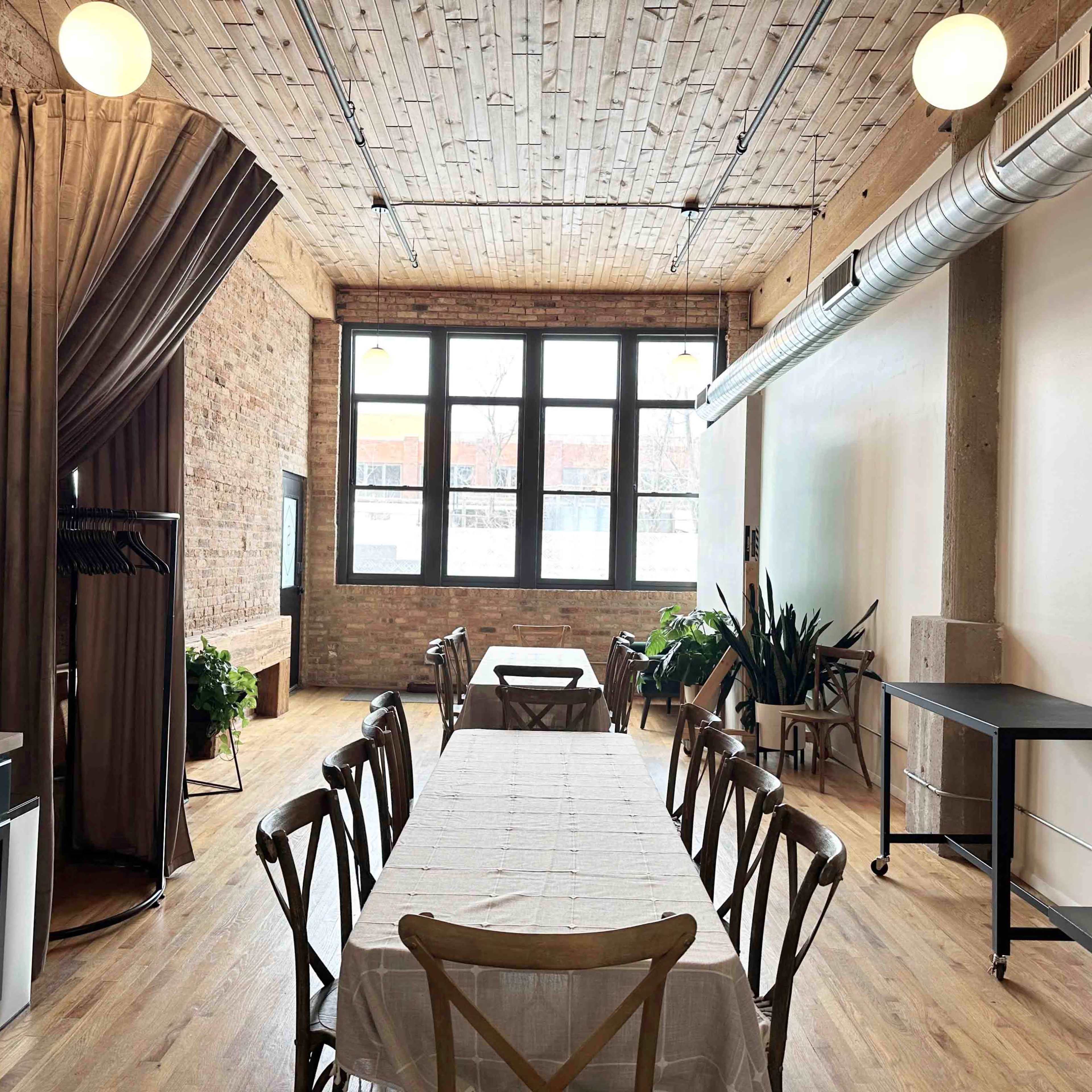 SR Studios Image in Lake View, Chicago, IL