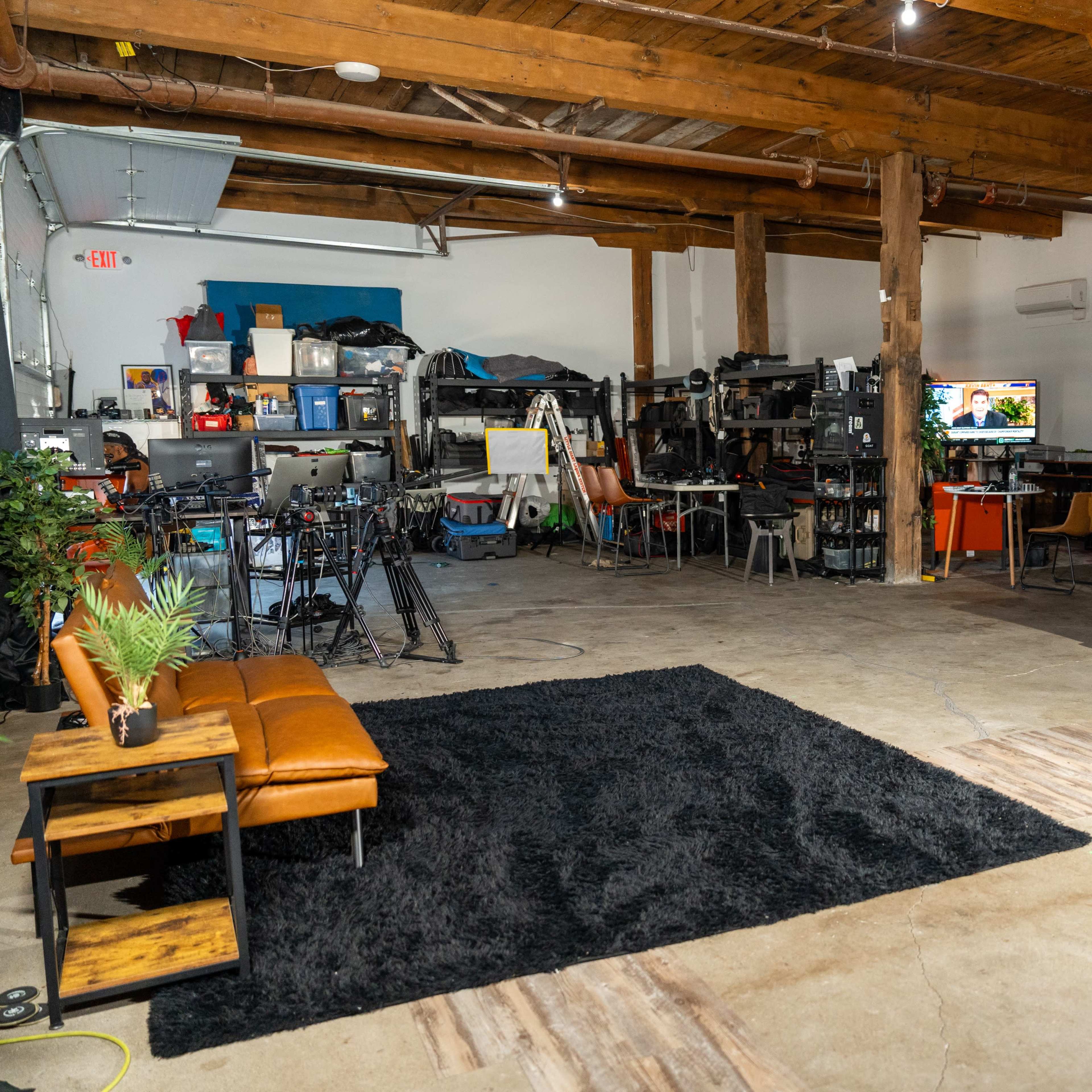Studio 105 1500SQ ft with Heat and AC Flexible Indoor Space + Outdoor Courtyard Image in Upper North Philadelphia, Philadelphia, PA