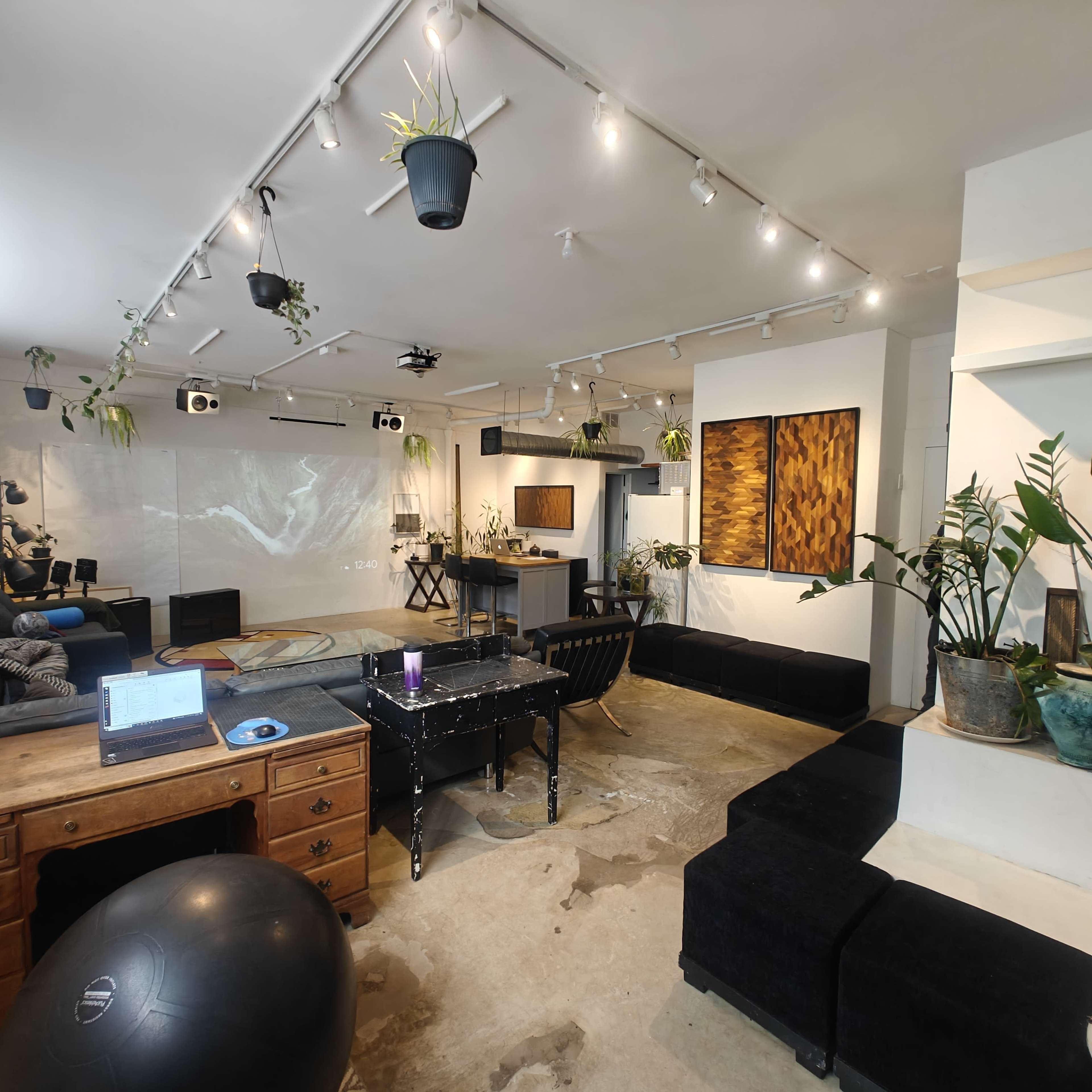 Cozy multi use Studio Space next to Downtown Vancouver Image in East Vancouver, Vancouver, BC