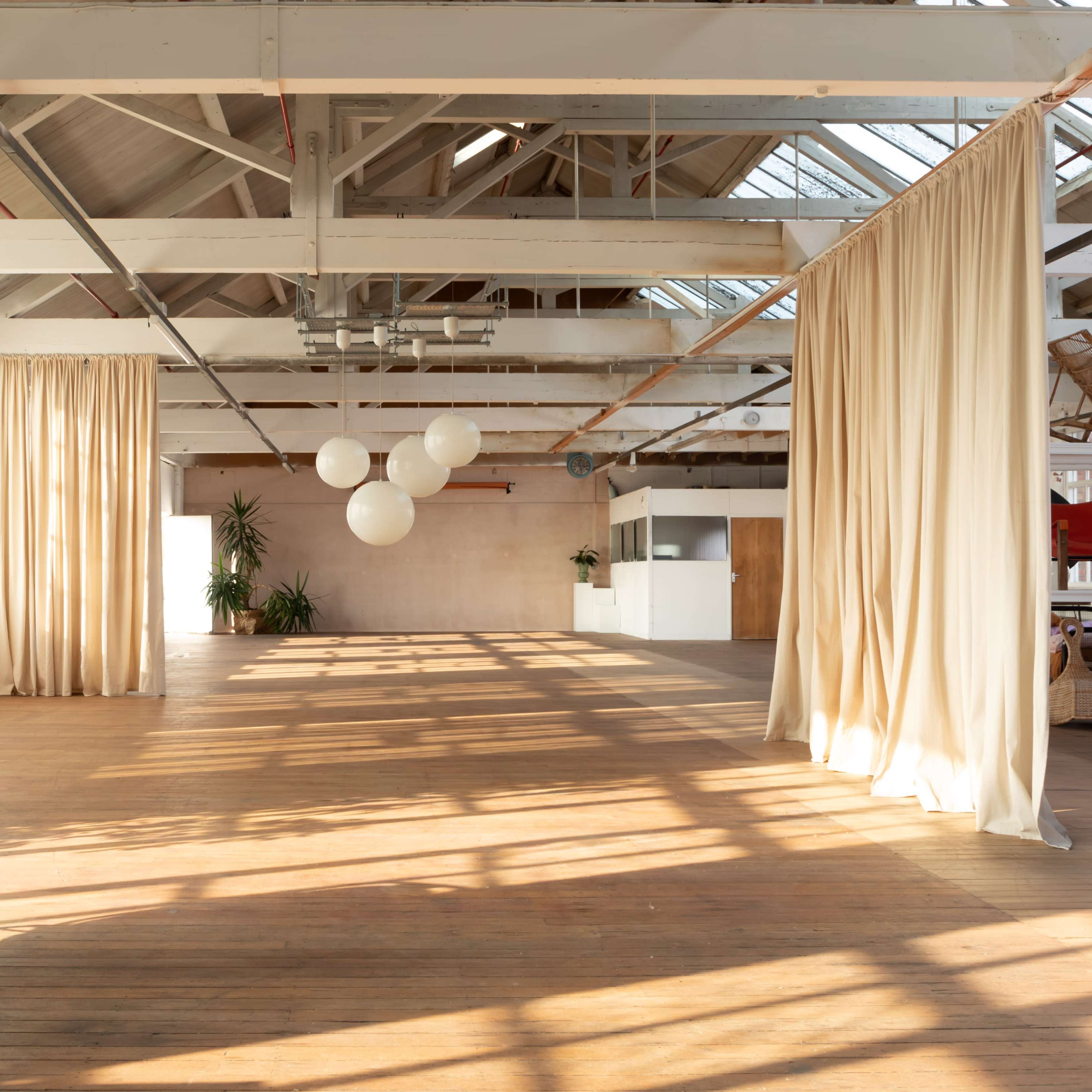 Daylight Sunset studio, Victorian textile Factory, Loft, city centre Image in Leicester, Leicester, England