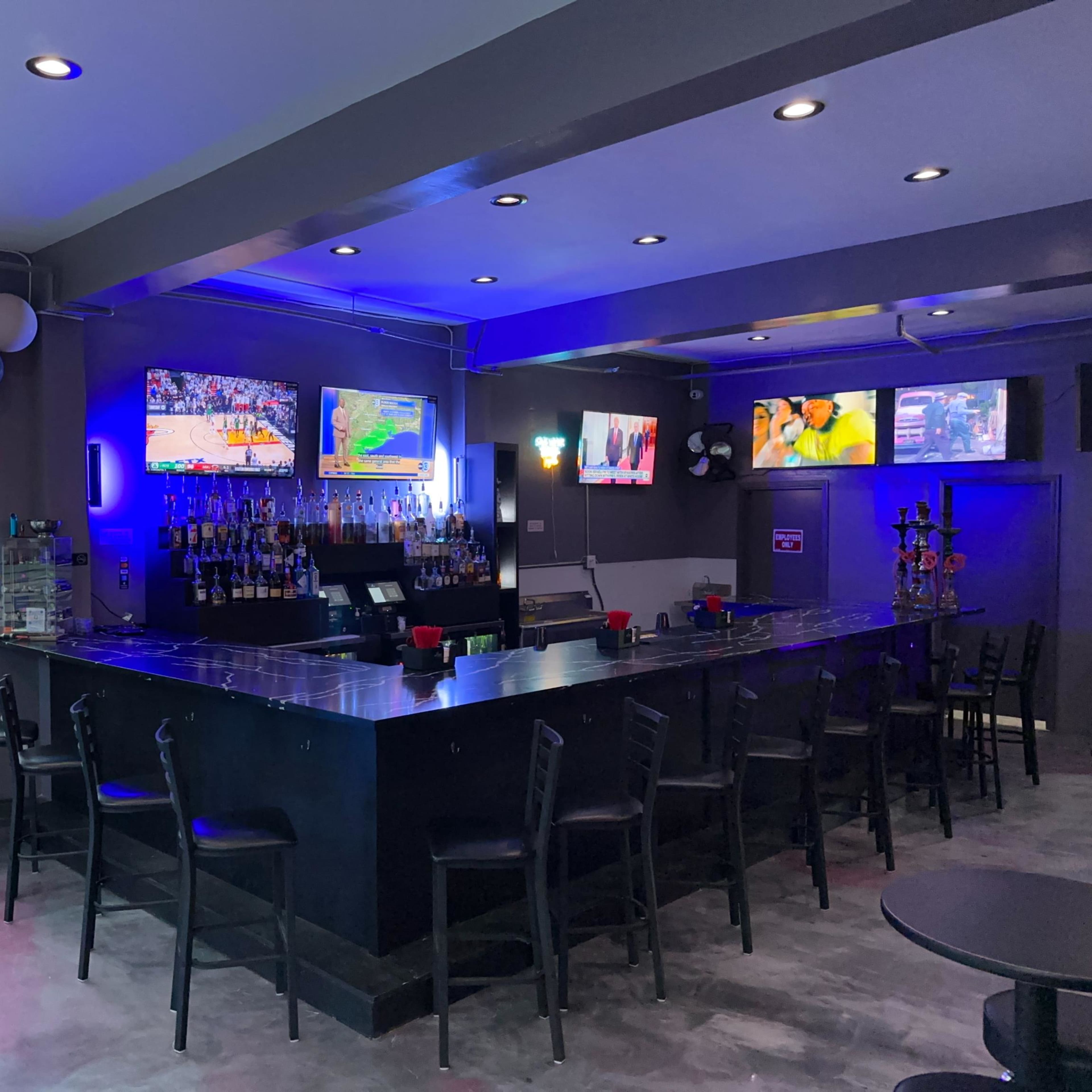Stylish Event Venue with Full Bar & Outdoor Seating Image in Greater Third Ward, Houston, TX