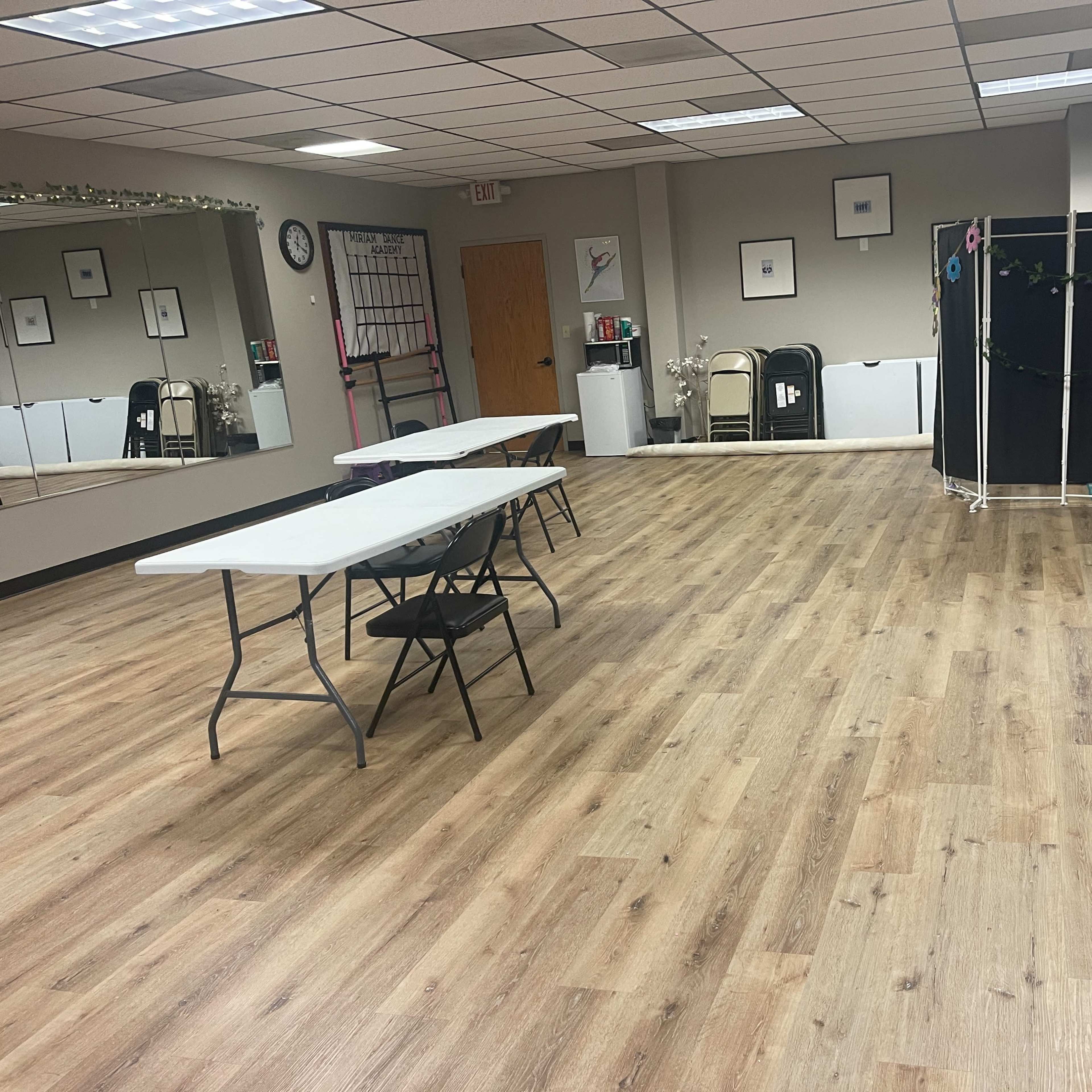 Small Intimate Event Space perfect for small events (Baby Showers, Bridal Showers,  Church Gatherings, Workshops, Corporate Lunches, etc.) Image in Greensboro, Greensboro, NC