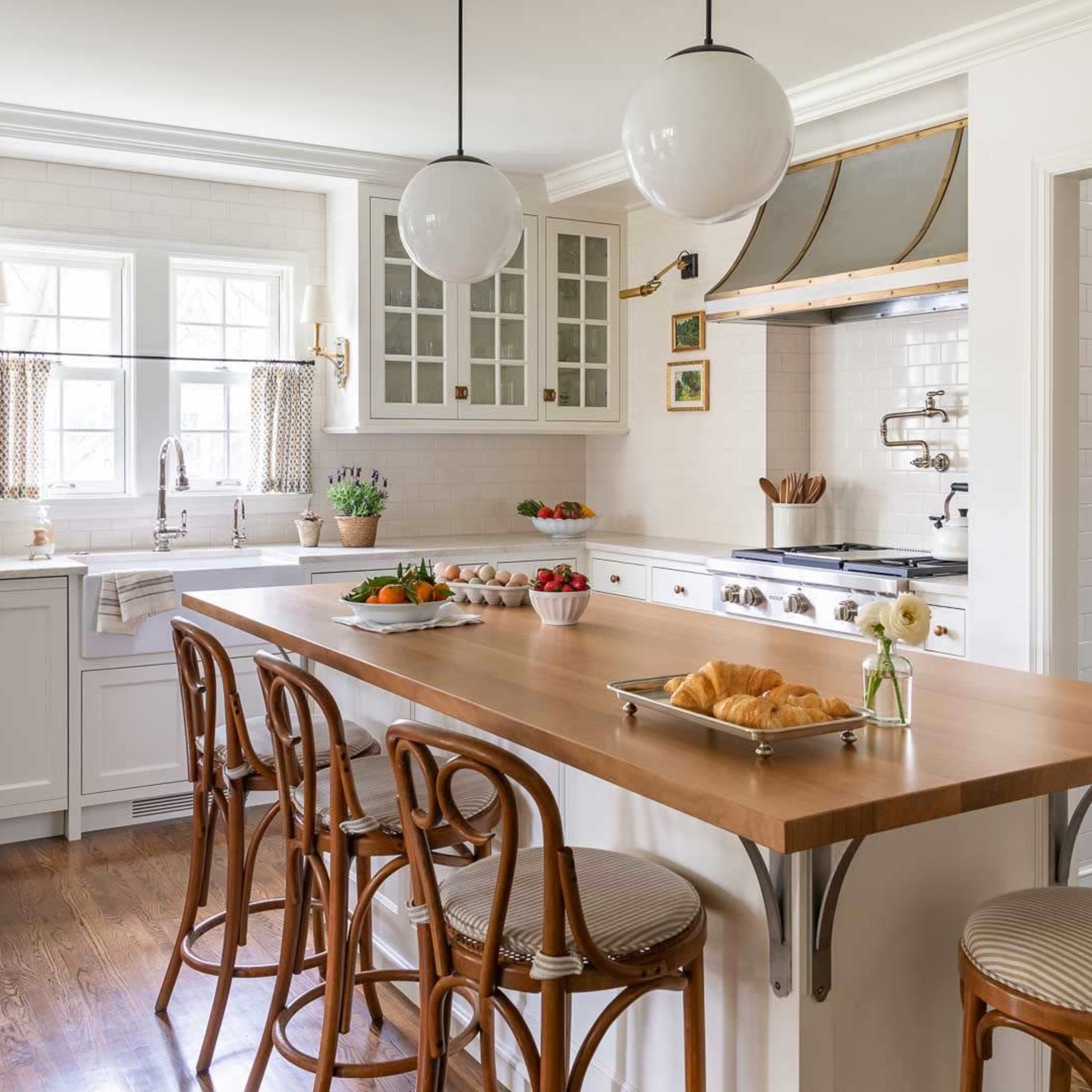 1940s Cape Cod with Freshly Renovated Traditonal Finishes Image in Arden Park, Edina, MN