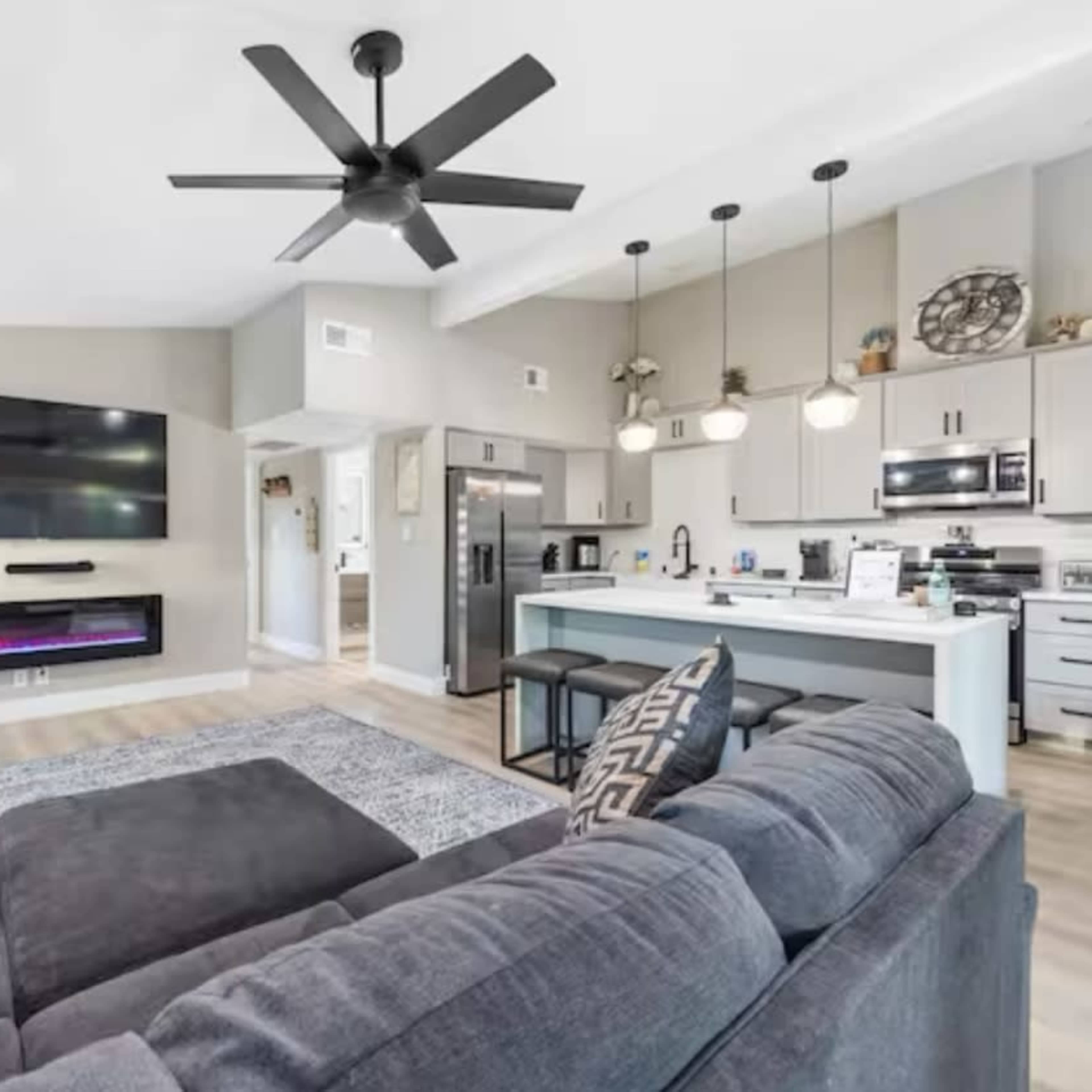 Modern Retreat with Versatile Charm Image in Southcliff, Fair Oaks, CA