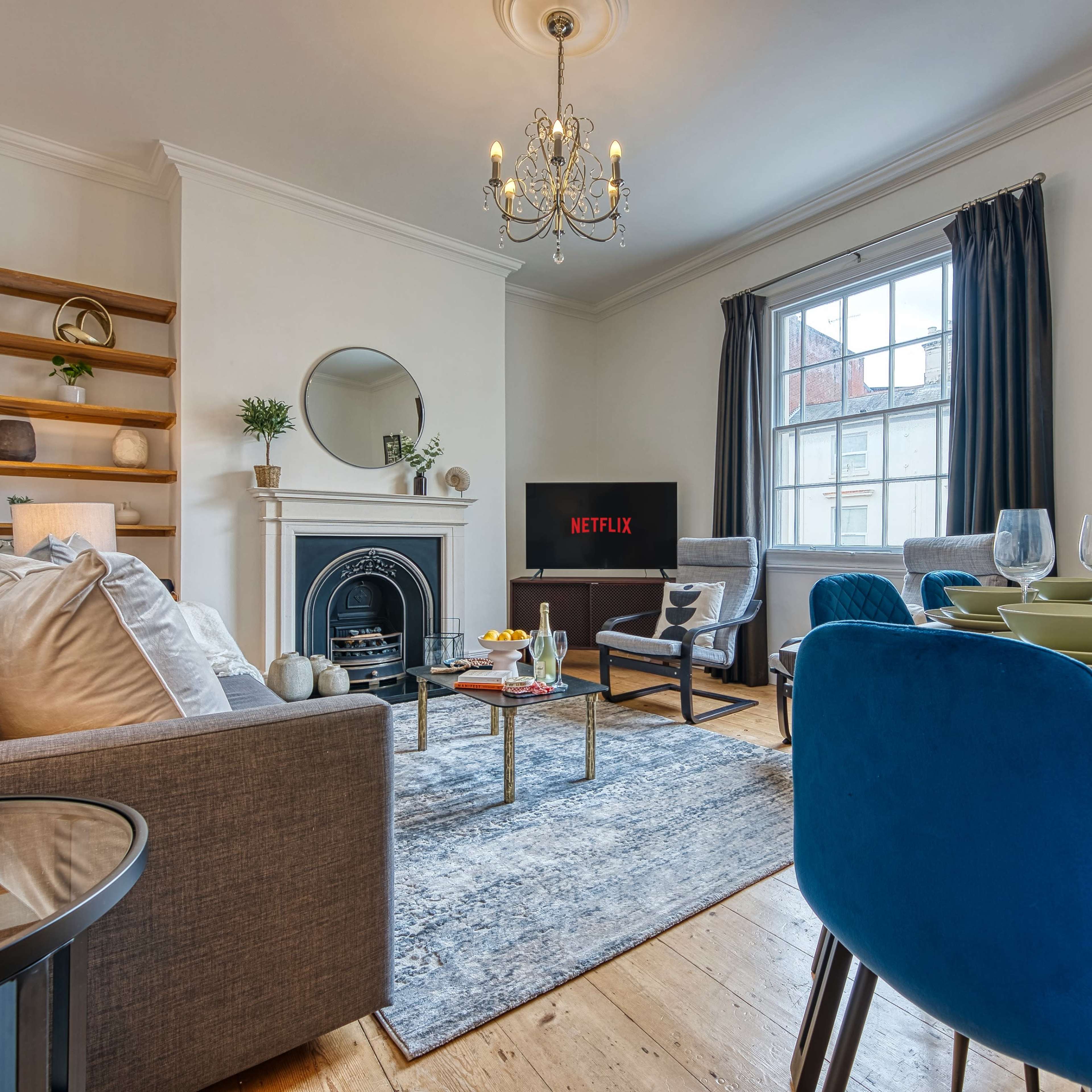 Oxford  Terrace Stunning 2-BR Flat, Near Ocean Village Image in Southampton City Centre, Southampton, England