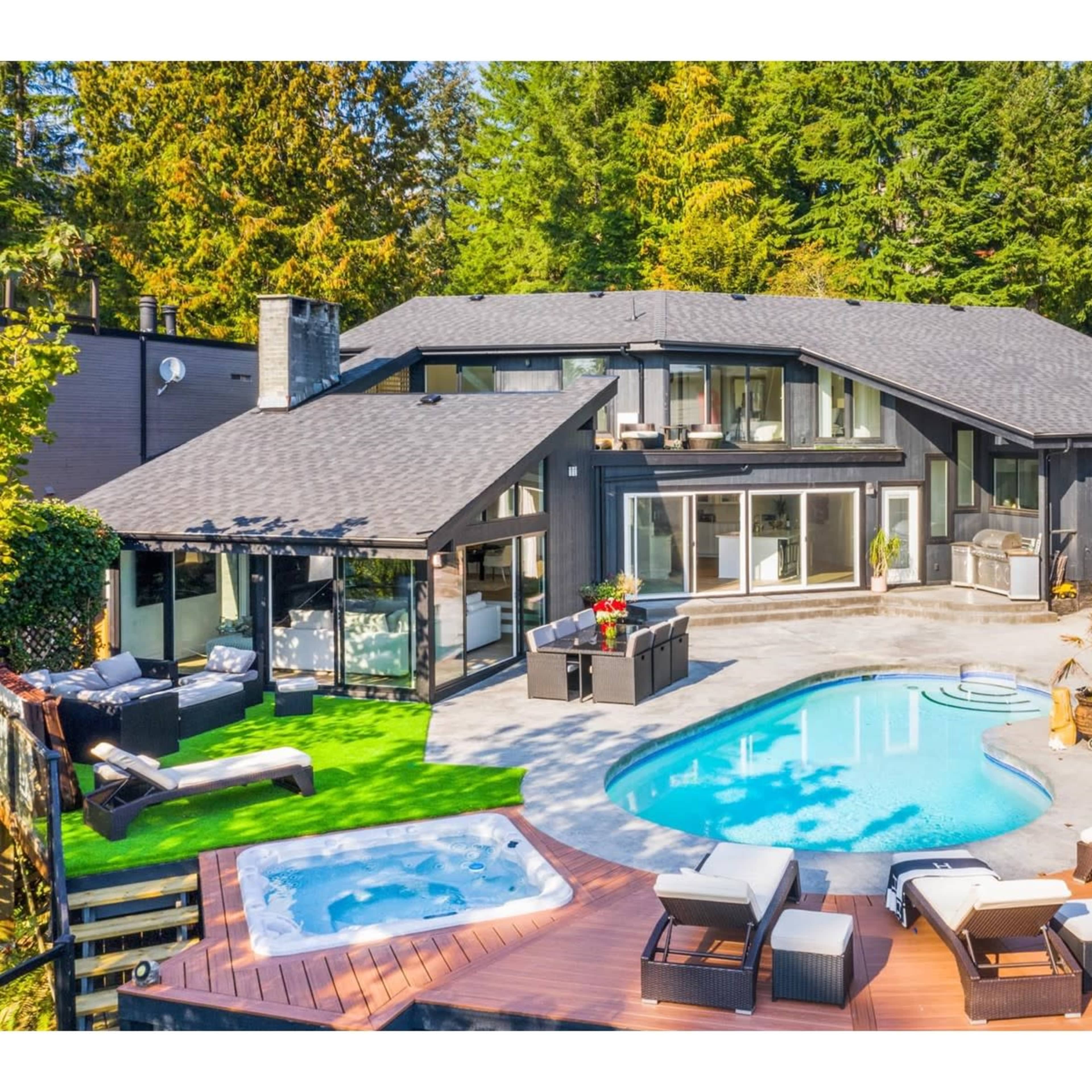 Stunning Waterfront Views Luxury Villa Image in North Vancouver, North Vancouver, BC