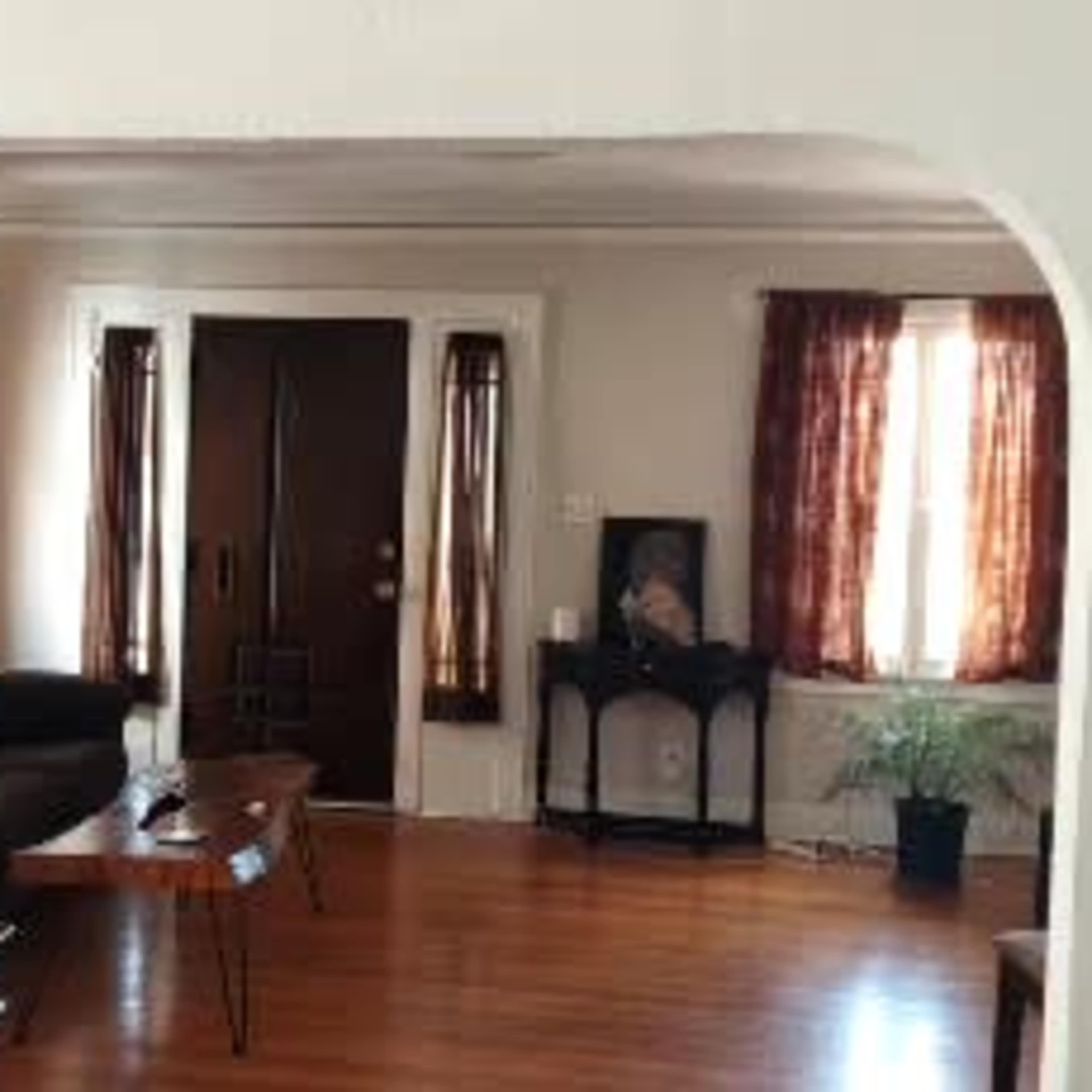 Stylish One Bedroom in Burgeoning Leimert Park Image in Hyde Park, Los Angeles, CA