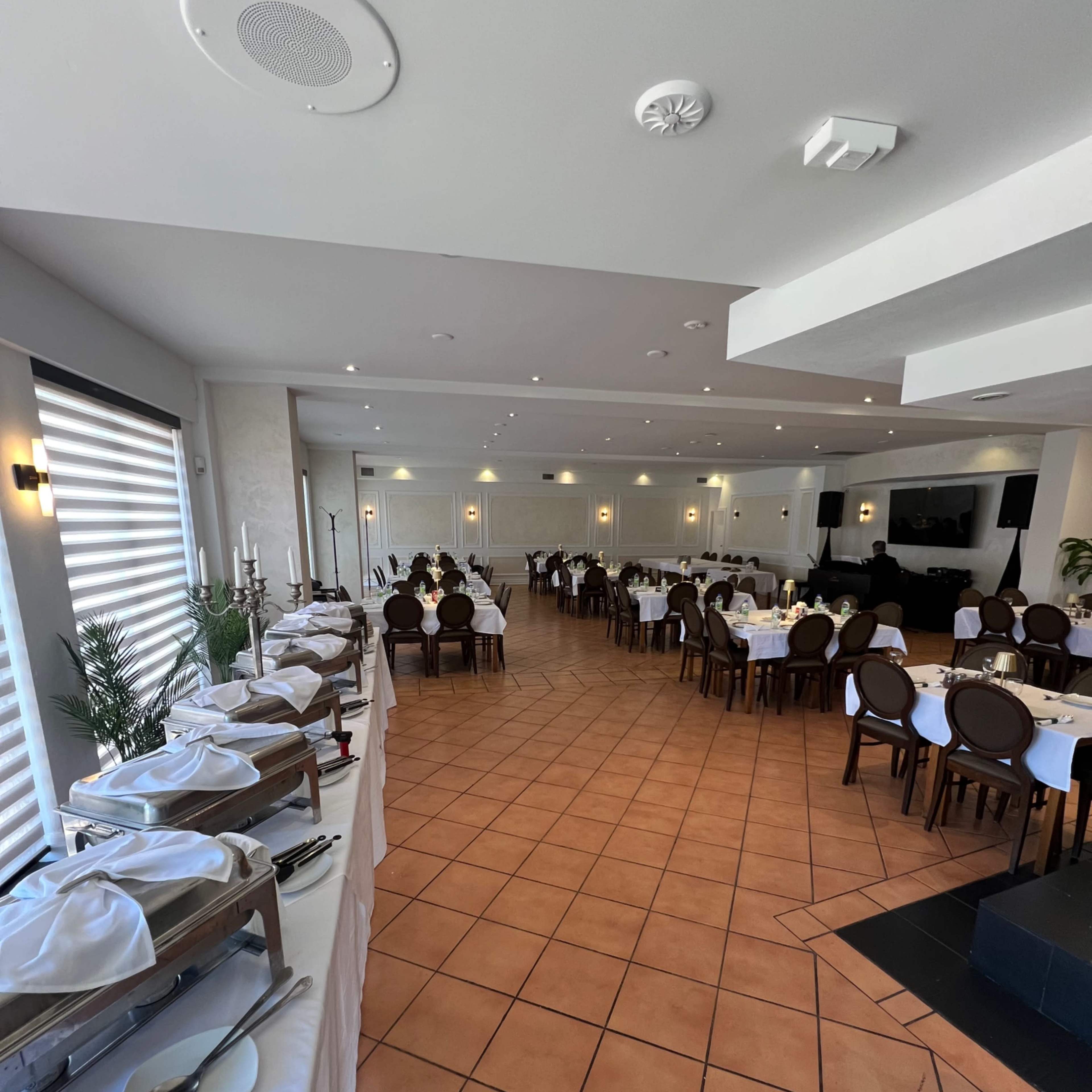 Zaffron Restaurant Image in Newtonbrook West, Toronto, ON
