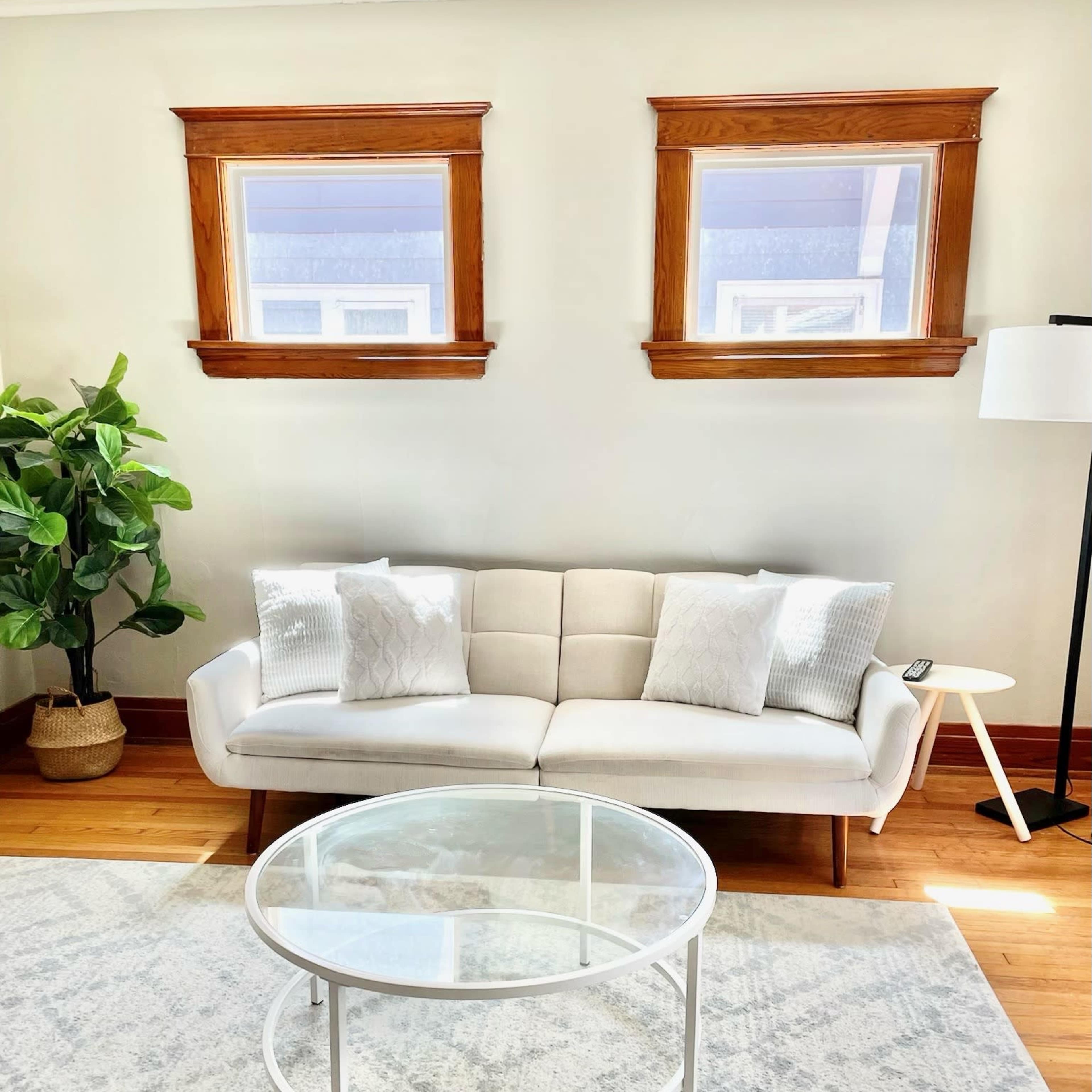 “Inspiring Creative Duplex | Perfect for Photoshoots, Workshops & Gatherings” Image in Washington Heights, Milwaukee, WI