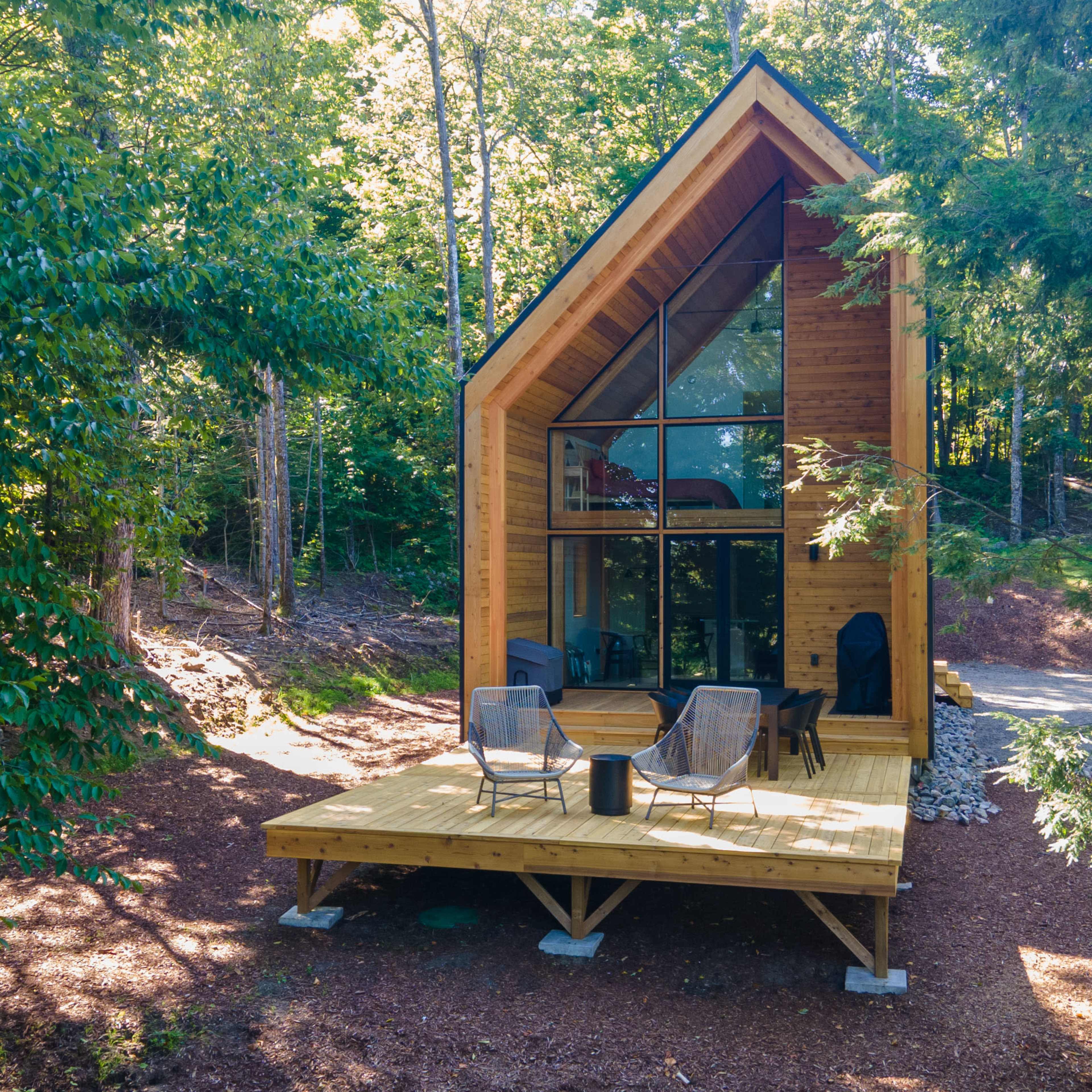 Modern Waterfront Cottage Image in Dysart and Others, Haliburton County, ON
