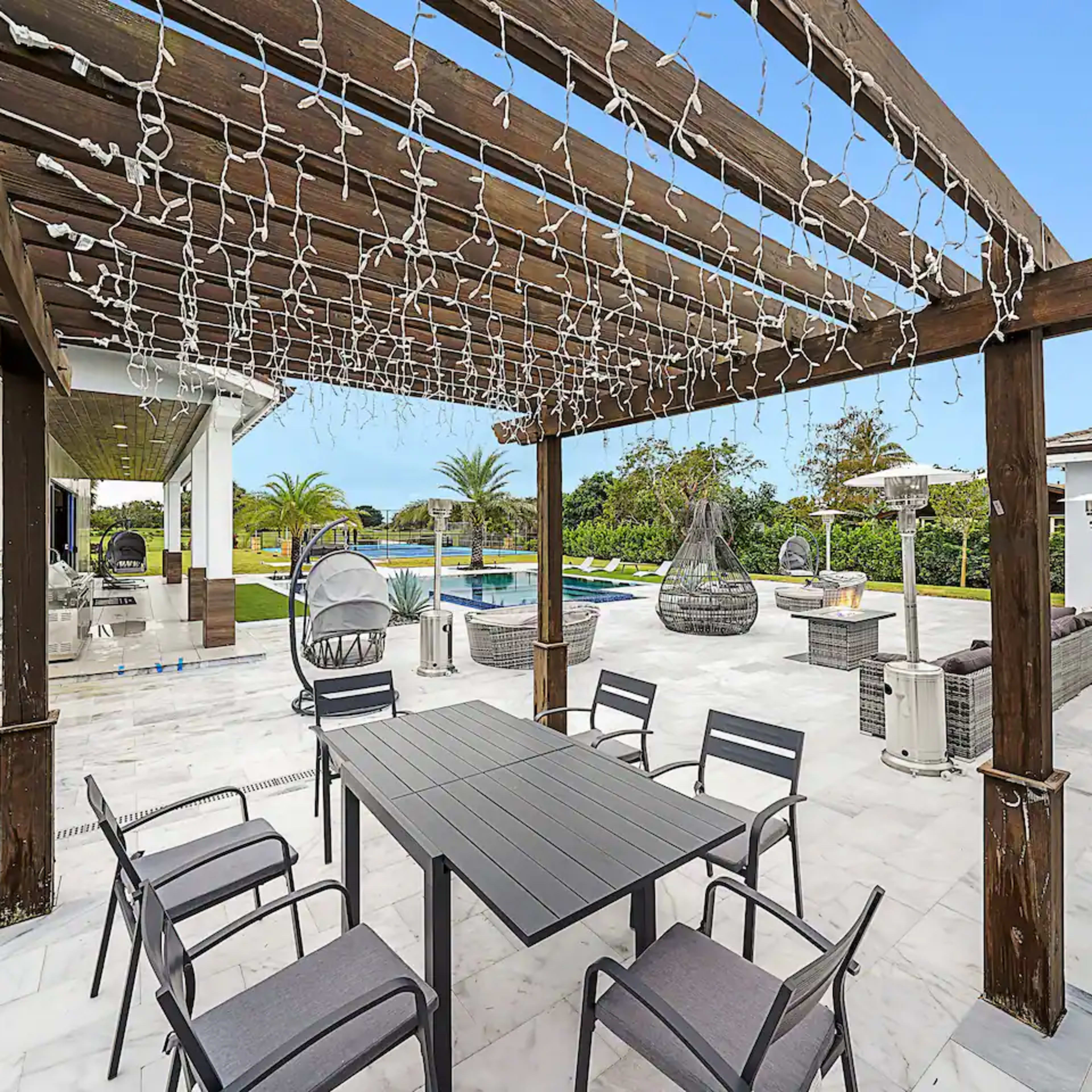 Exclusive Fort Lauderdale Luxury Backyard Oasis Image in Plantation, Plantation, FL