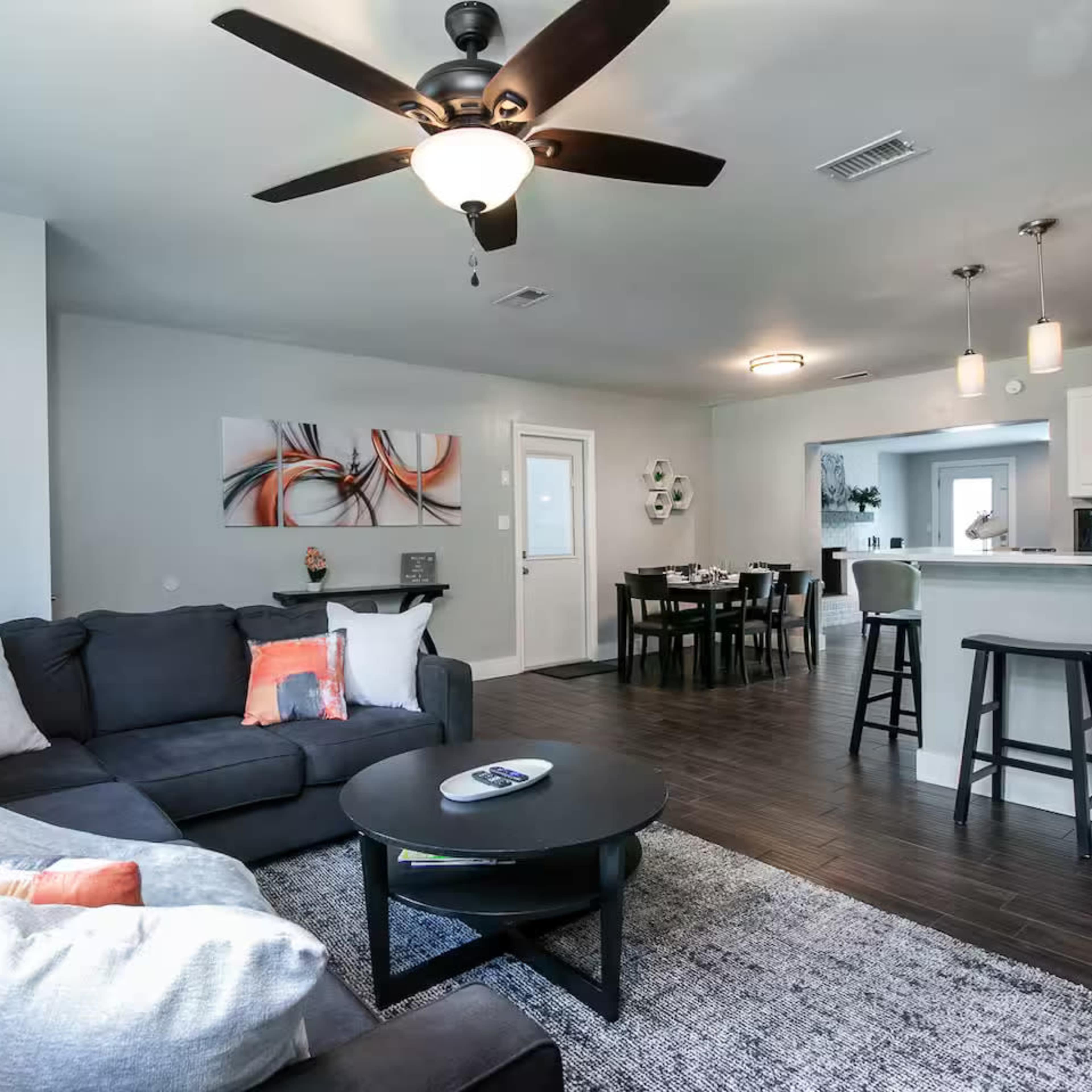 ~The Oasis House w/ New Salt Pool & Game Room| Close to Everything in Gainesville~ Image in Woodland Terrace, Gainesville, FL