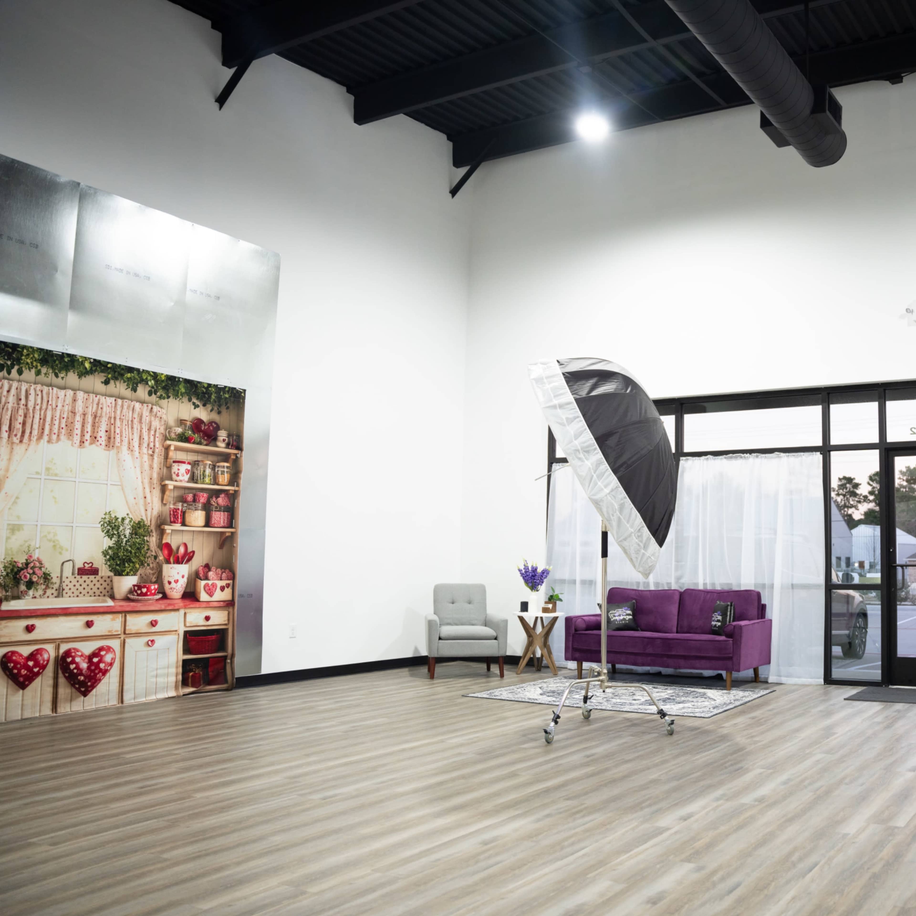 Modern Natural Light Studio Image in Conroe, Conroe, TX