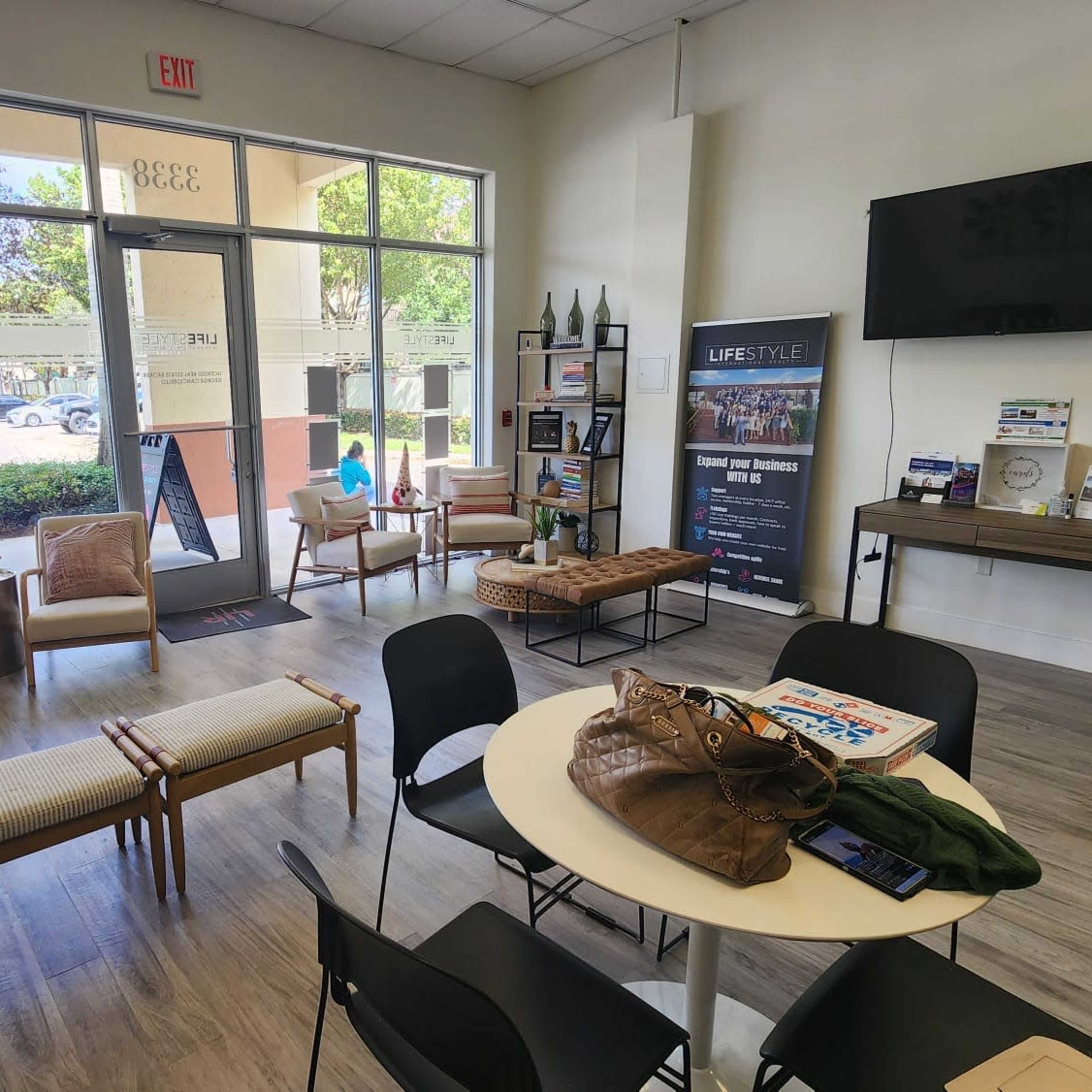 homestead Office perfect for trainings or small coorporate gatherings Image in Homestead, Homestead, FL