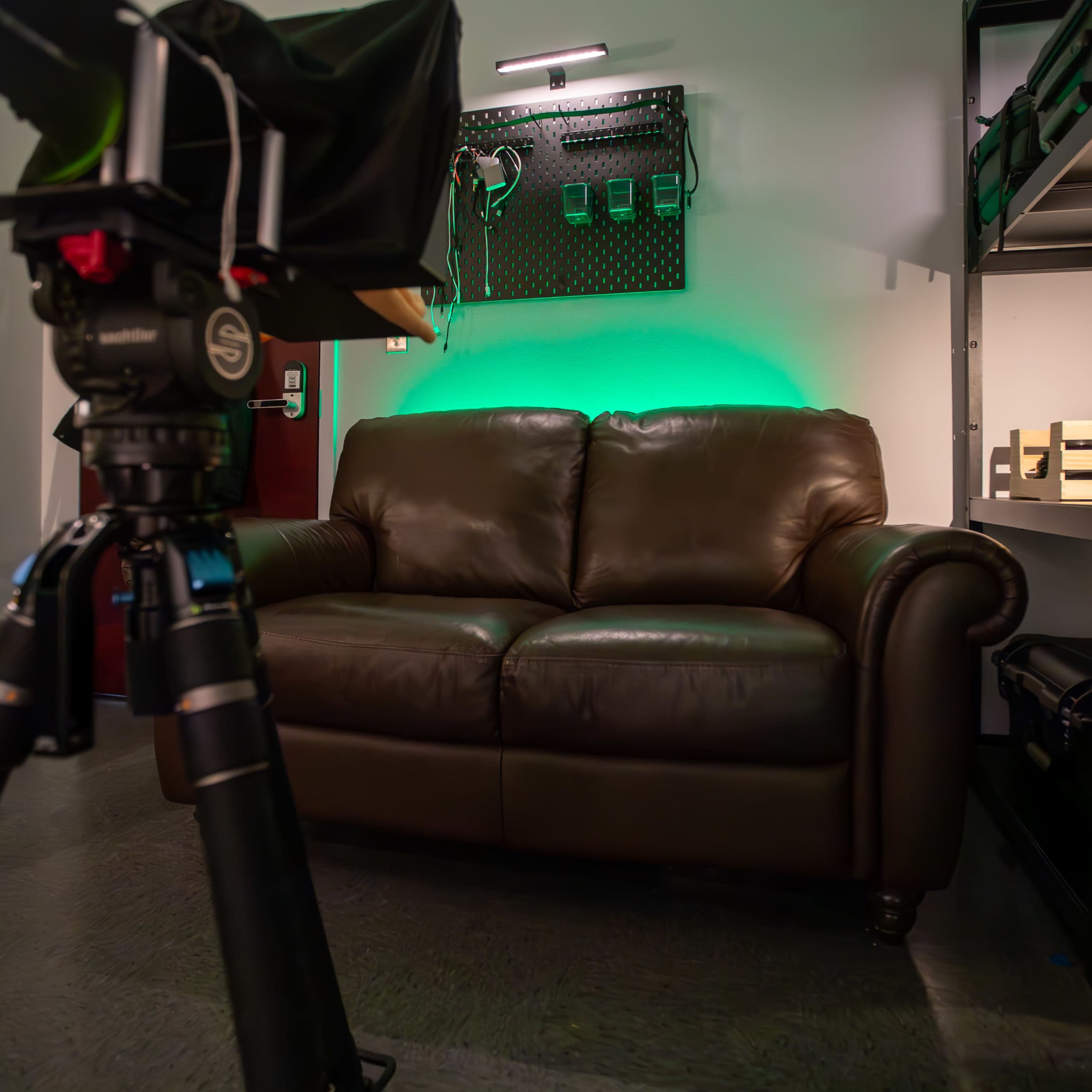 Versatile 11x13 ft Creative Studio for Talking Head Videos & Headshot Photography Image in Beltsville, Beltsville, MD
