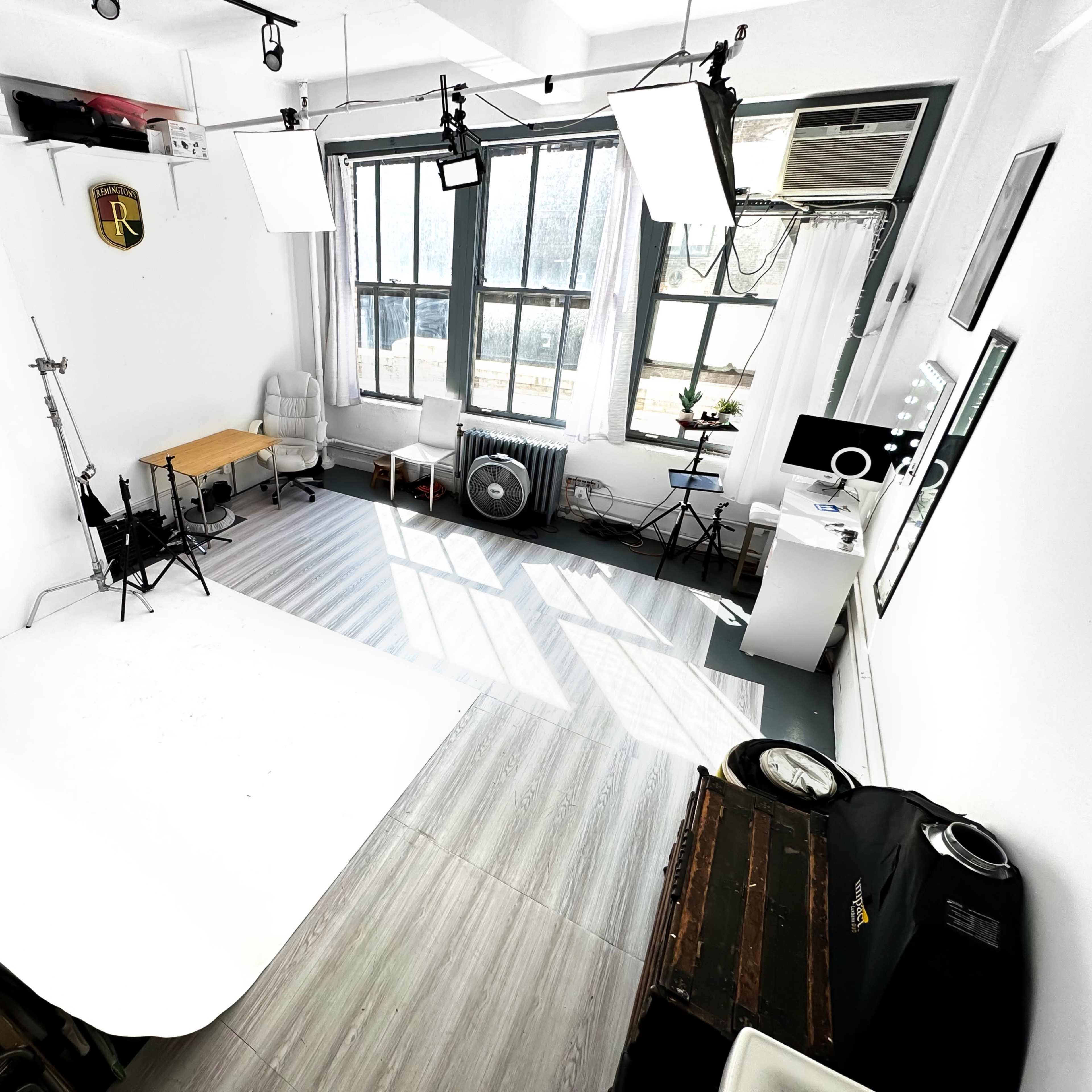 Big Window Times Square Studio Image in Midtown Manhattan, New York, NY