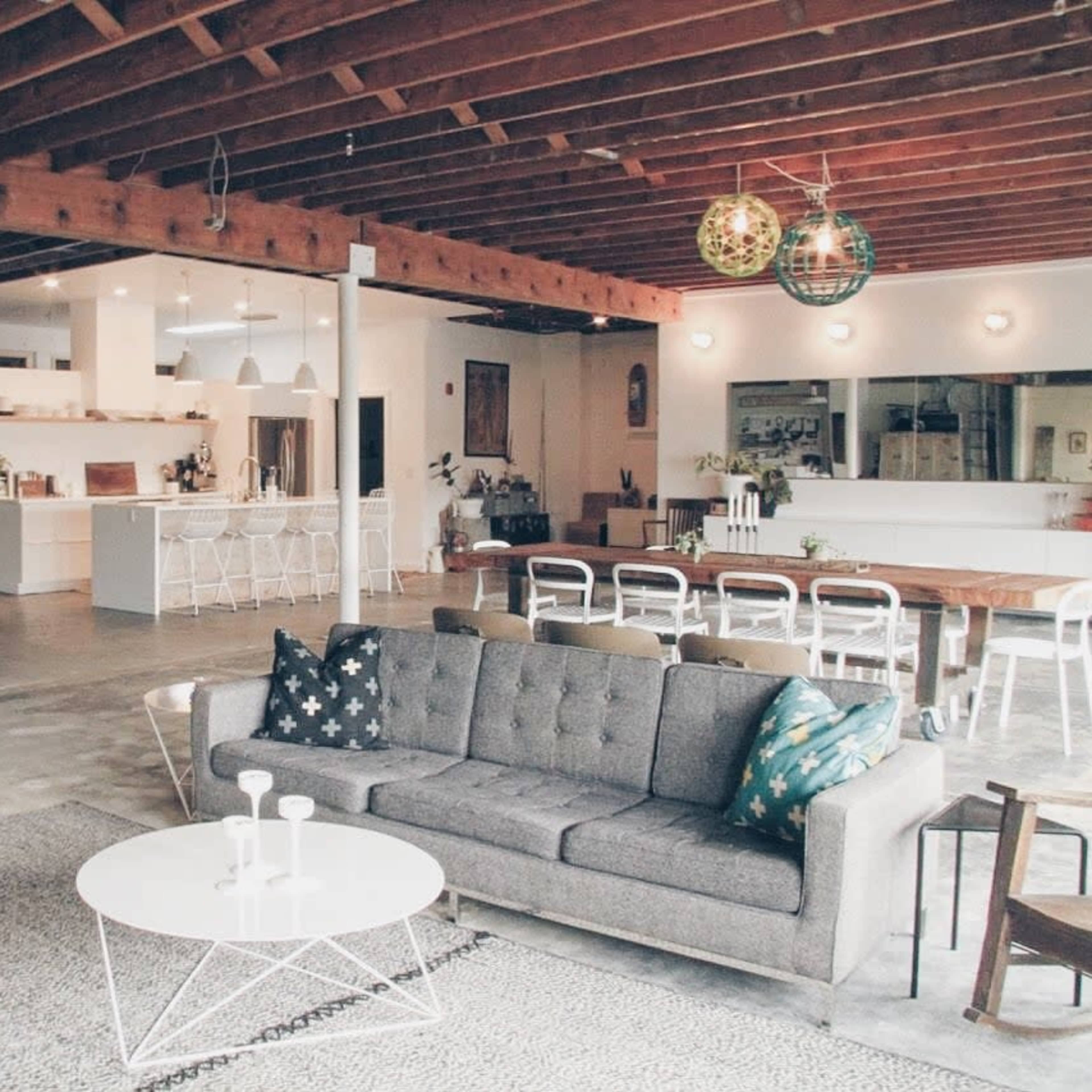 Bright & Spacious Modern Loft - meetings & events Image in Southeast Portland, Portland, OR