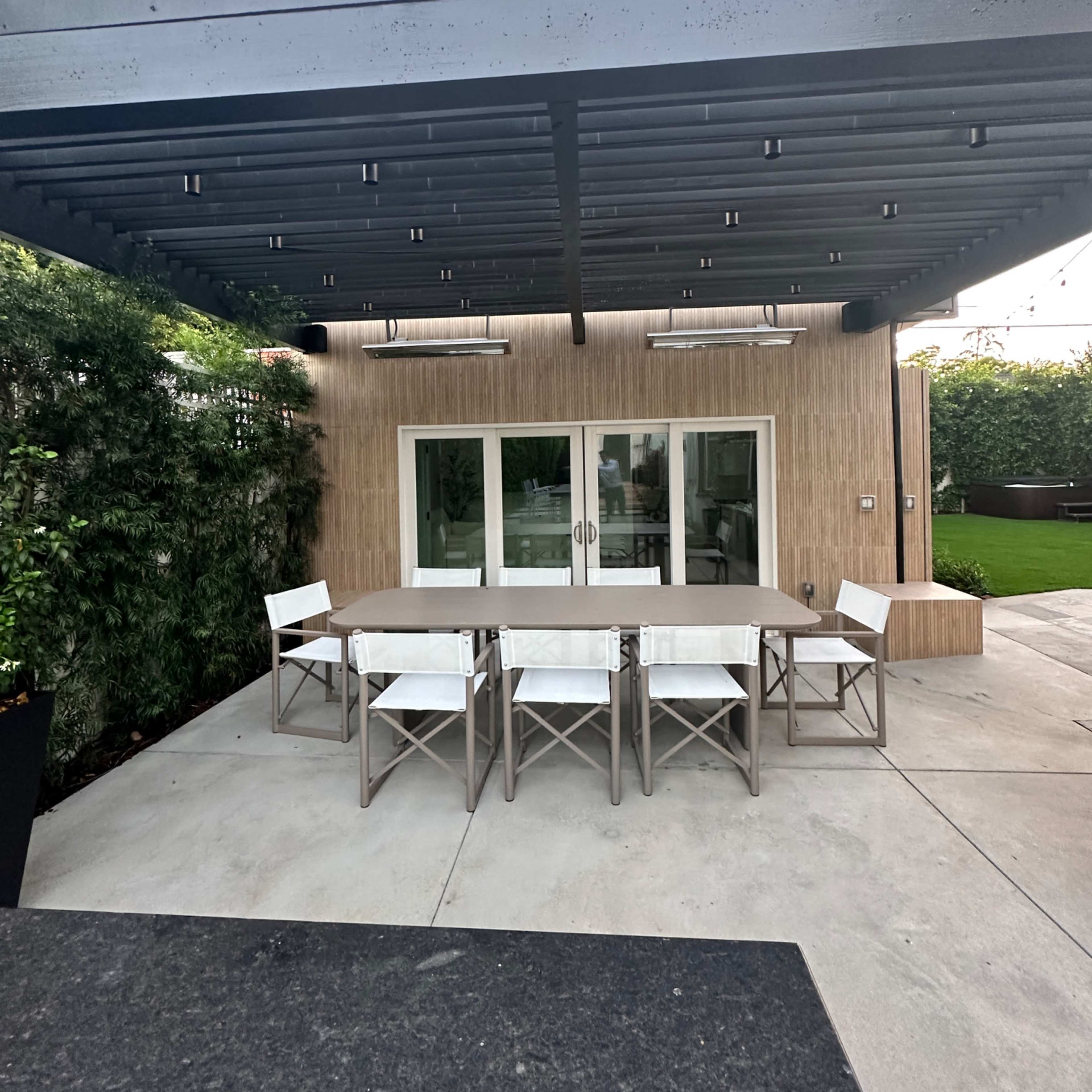 Bright Open Indoor and Outdoor Space Image in Beverly Grove, Los Angeles, CA