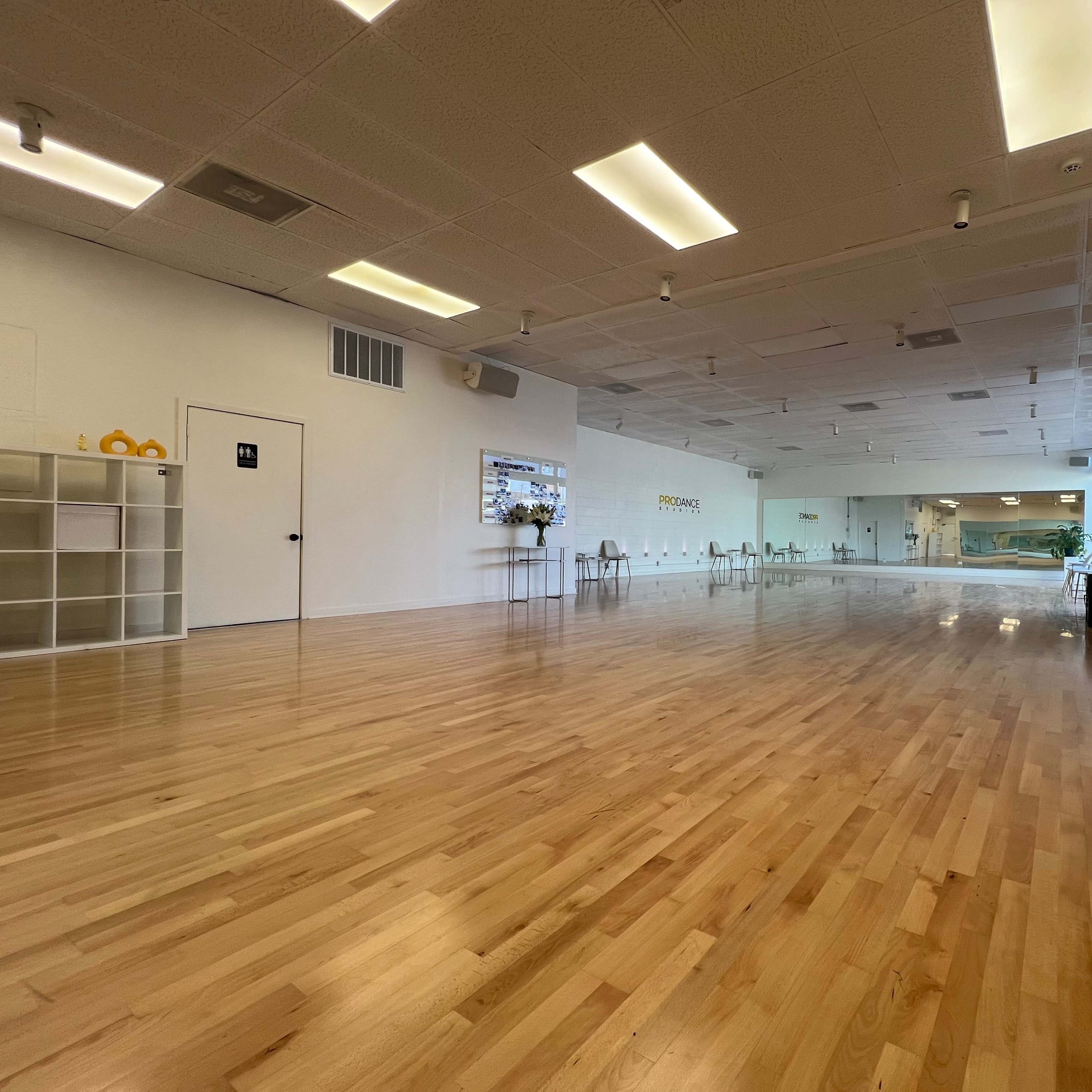 Modern Dance Studio in Hancock Park / Miracle Mile Image in Hancock Park, Los Angeles, CA