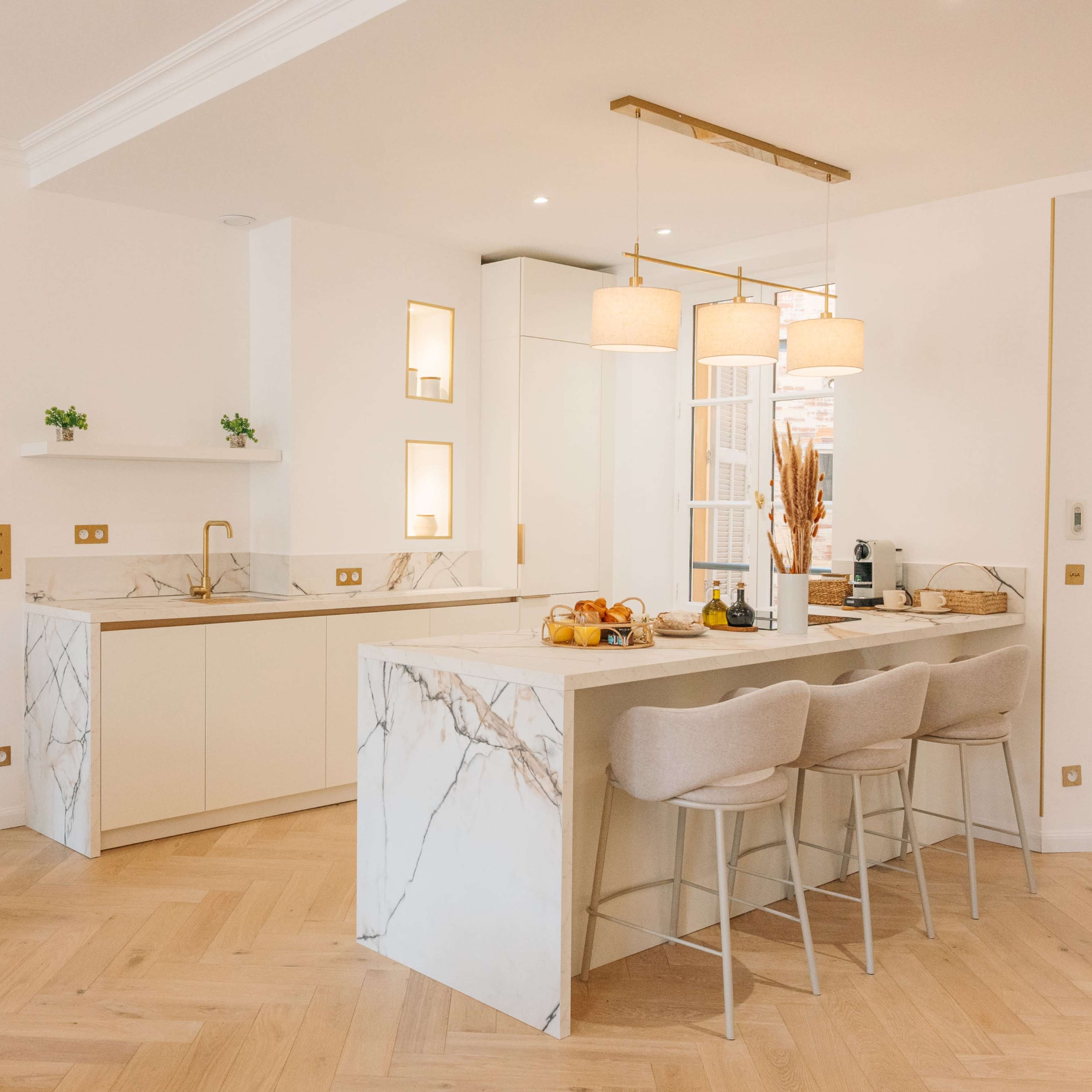 Haussmannien Élégant de 104 m² au Cœur de Marseille – Parfait pour Shooting, Tournage ou Événement Créatif Image dans Marseille, Marseille, Provence-Alpes-Côte d'Azur