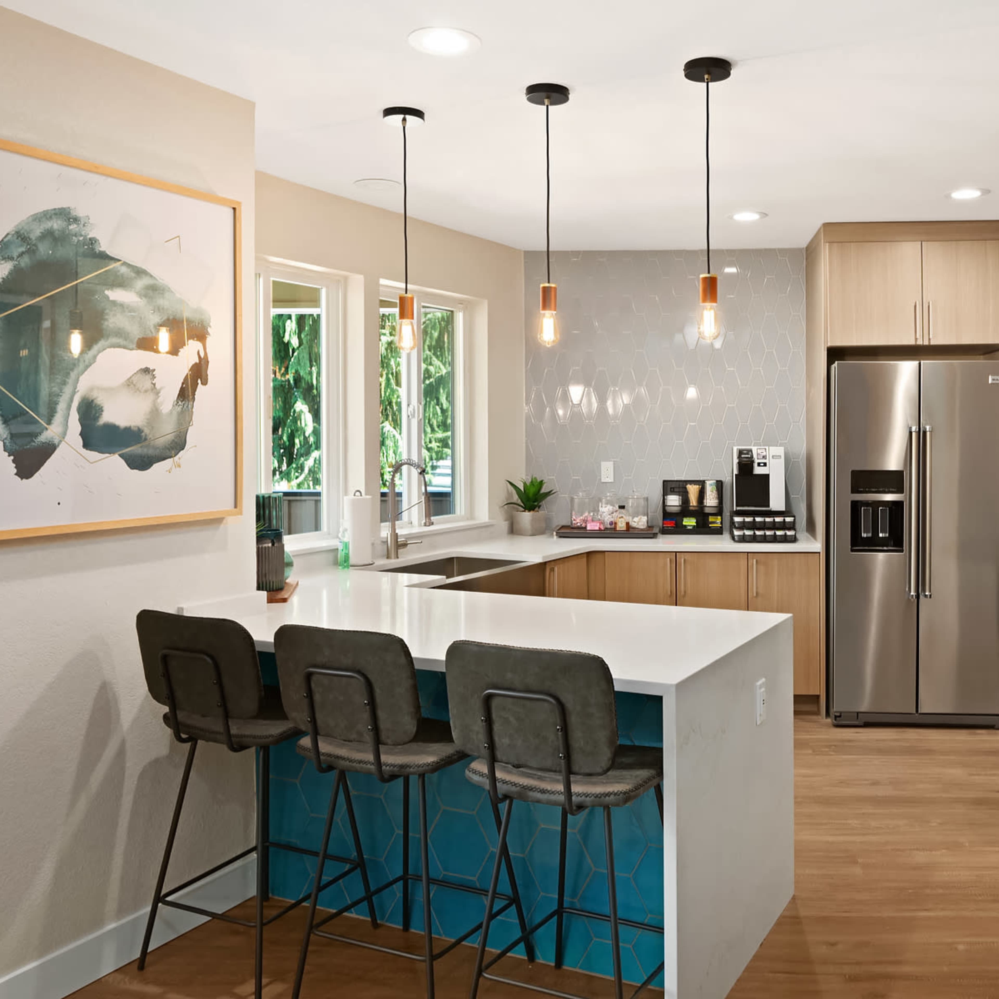 Beautifully Remodeled Lounge, Perfect for Entertaining! Image in Willow - Rose Hill, Redmond, WA