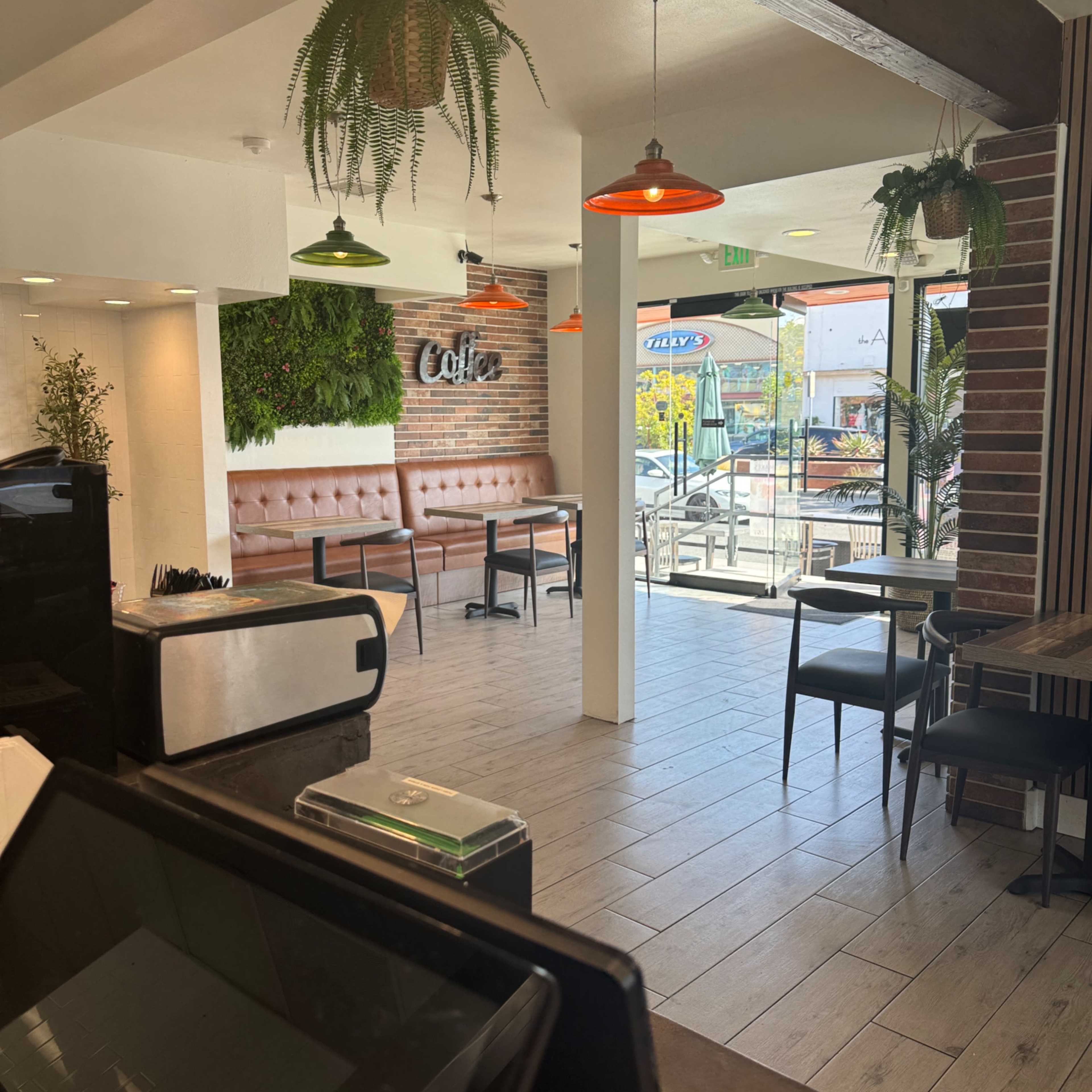 “Magical Wonderland Café Perfect for Any Occasion” Image in Belmont Shore, Long Beach, CA