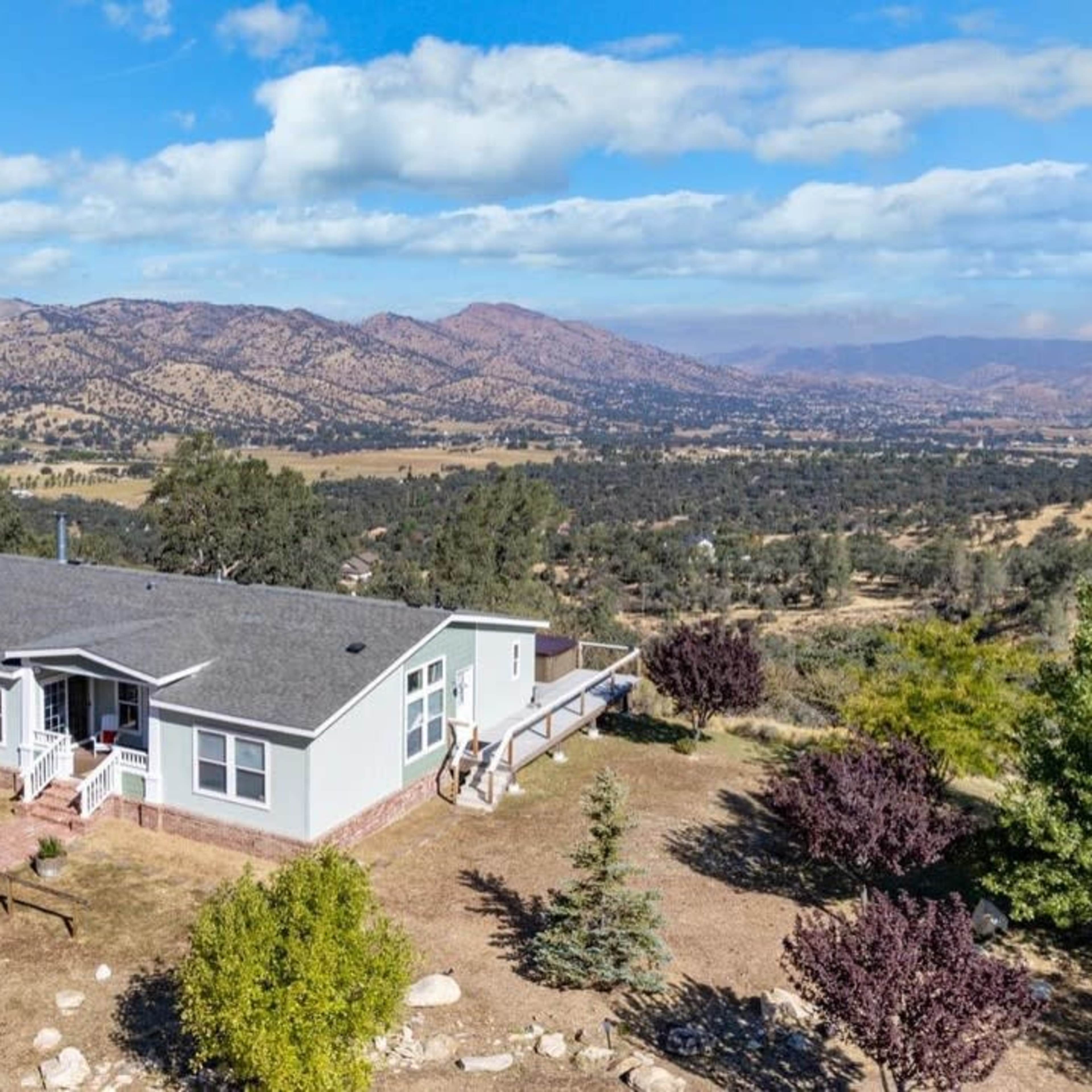 Five Points House with Huge Outdoor Space and Amazing Views Image in , Tehachapi, CA