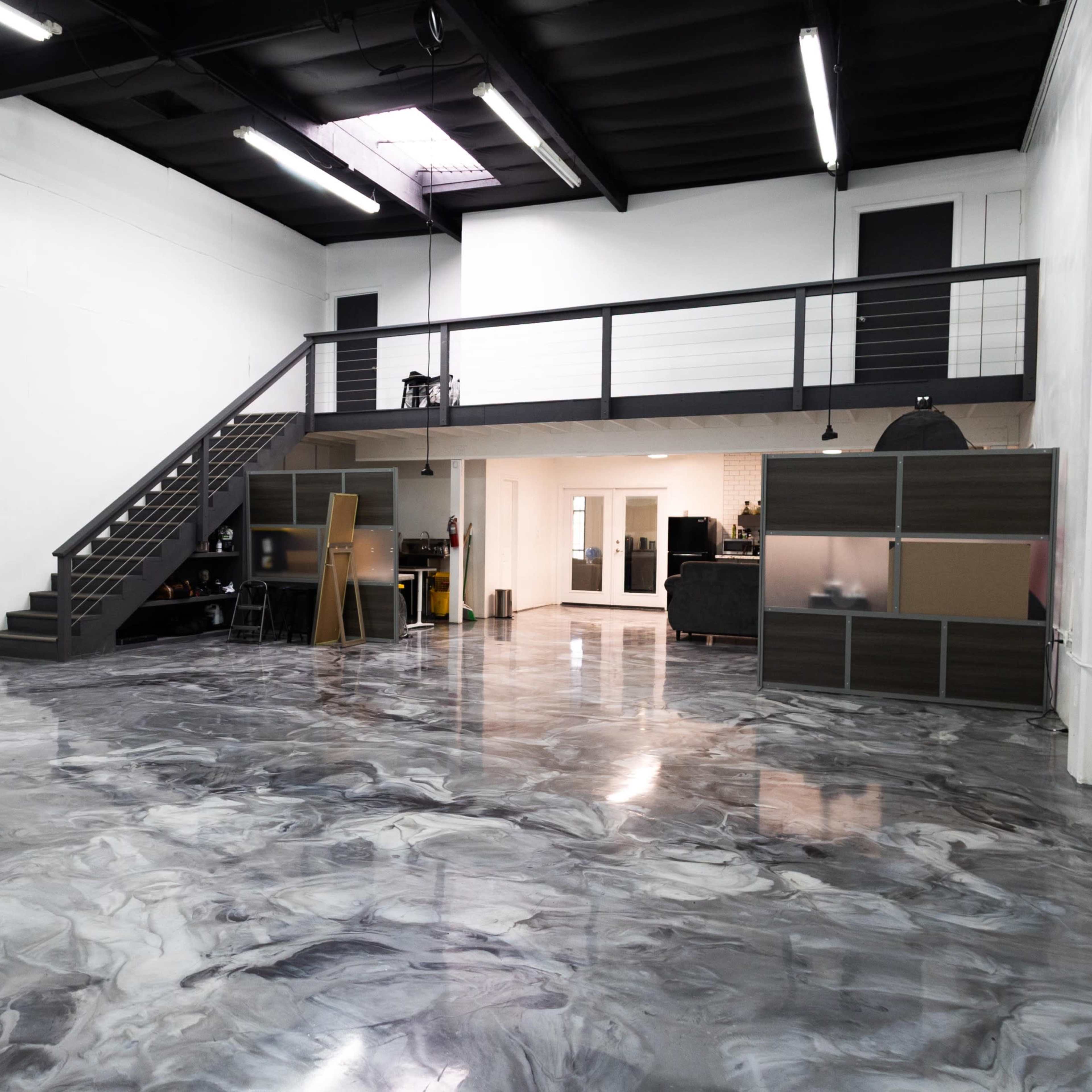 Spacious Warehouse Studio with Epoxy Flooring Image in Paramount, Paramount, CA
