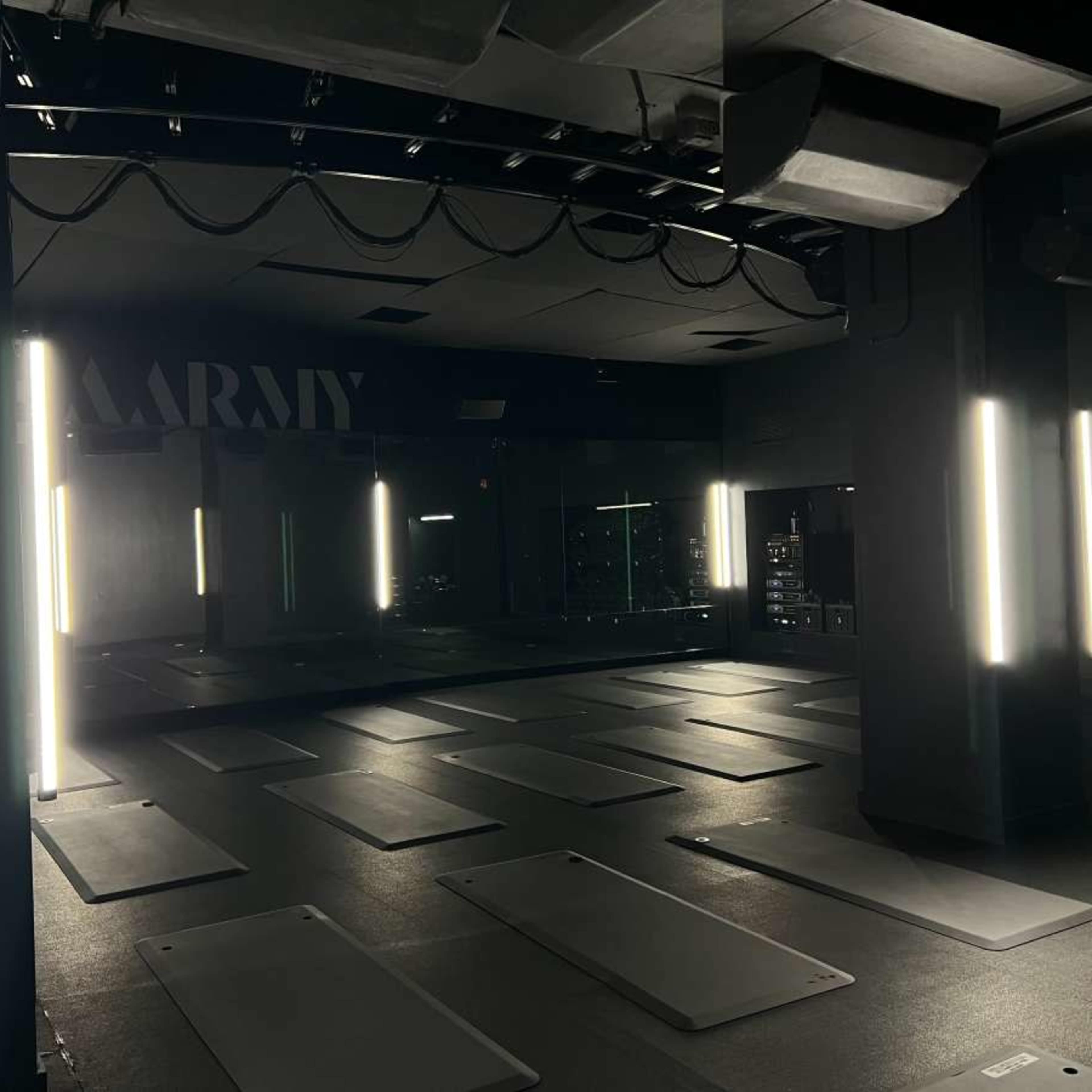 sleek, spacious welcome area, complete with a state of the art fitness studio and amenities including showers and products Image in Midtown Manhattan, New York, NY